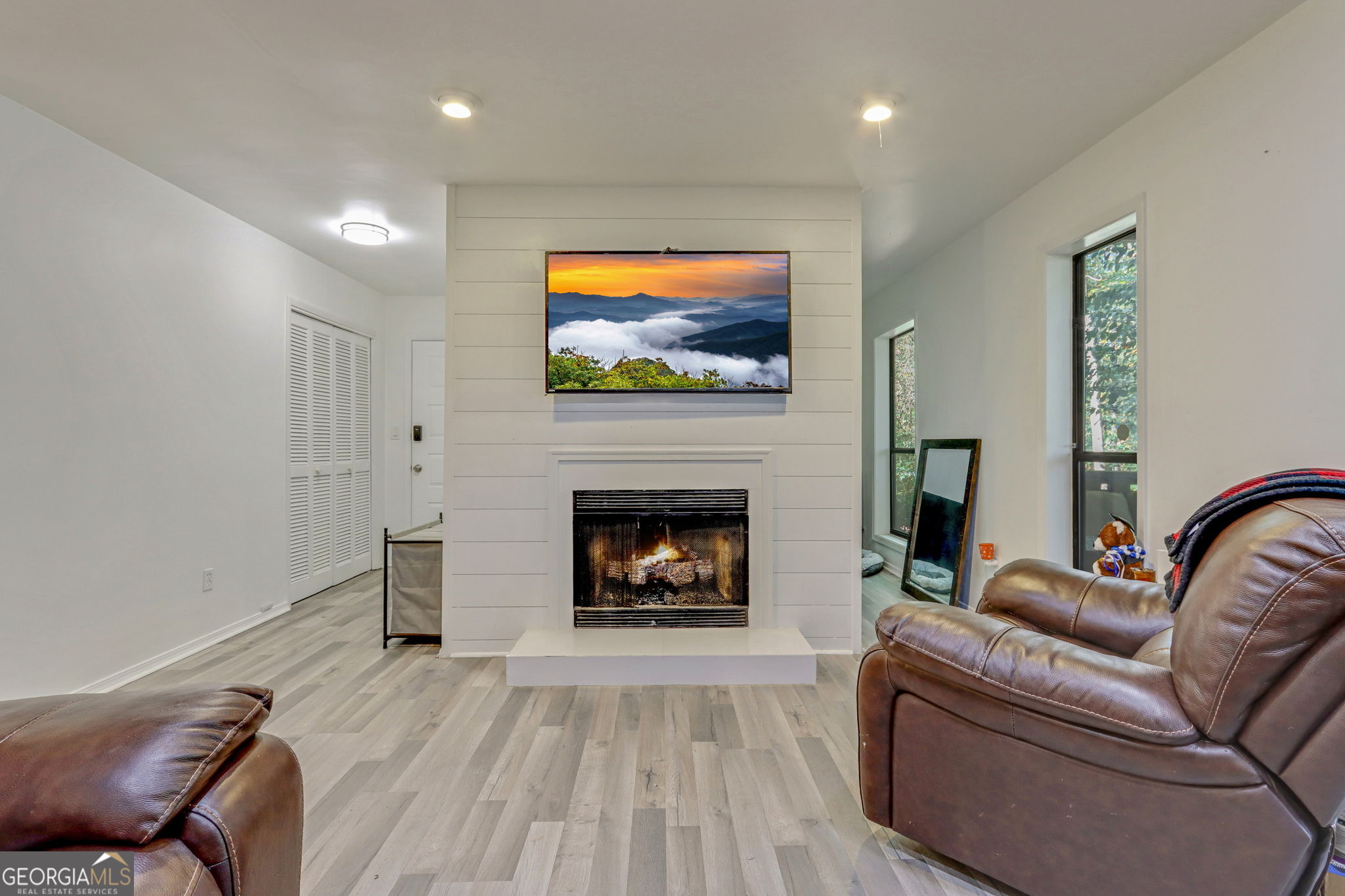 205 Woodcliff DR 205