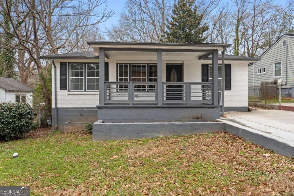 Photo of 170 Stanhope Circle NW, Atlanta, GA 30314 (MLS # 10689237)