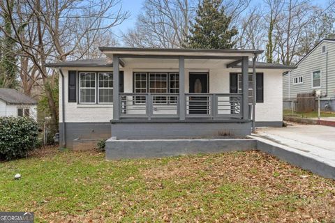 Photo of 170 Stanhope Circle NW, Atlanta, GA 30314 (MLS # 10689237)