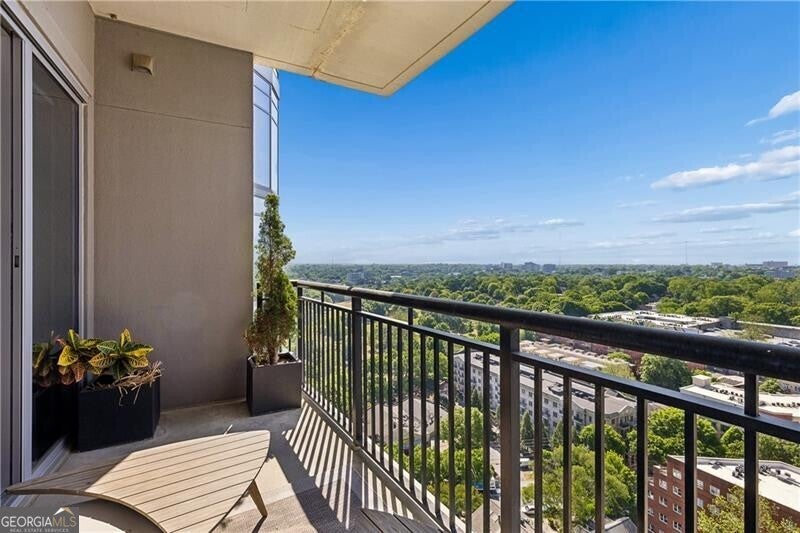Photo of 222 12th Street NE #2105, Atlanta, GA 30309 (MLS # 10826195)