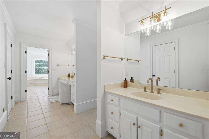 Huntcliff - Residential