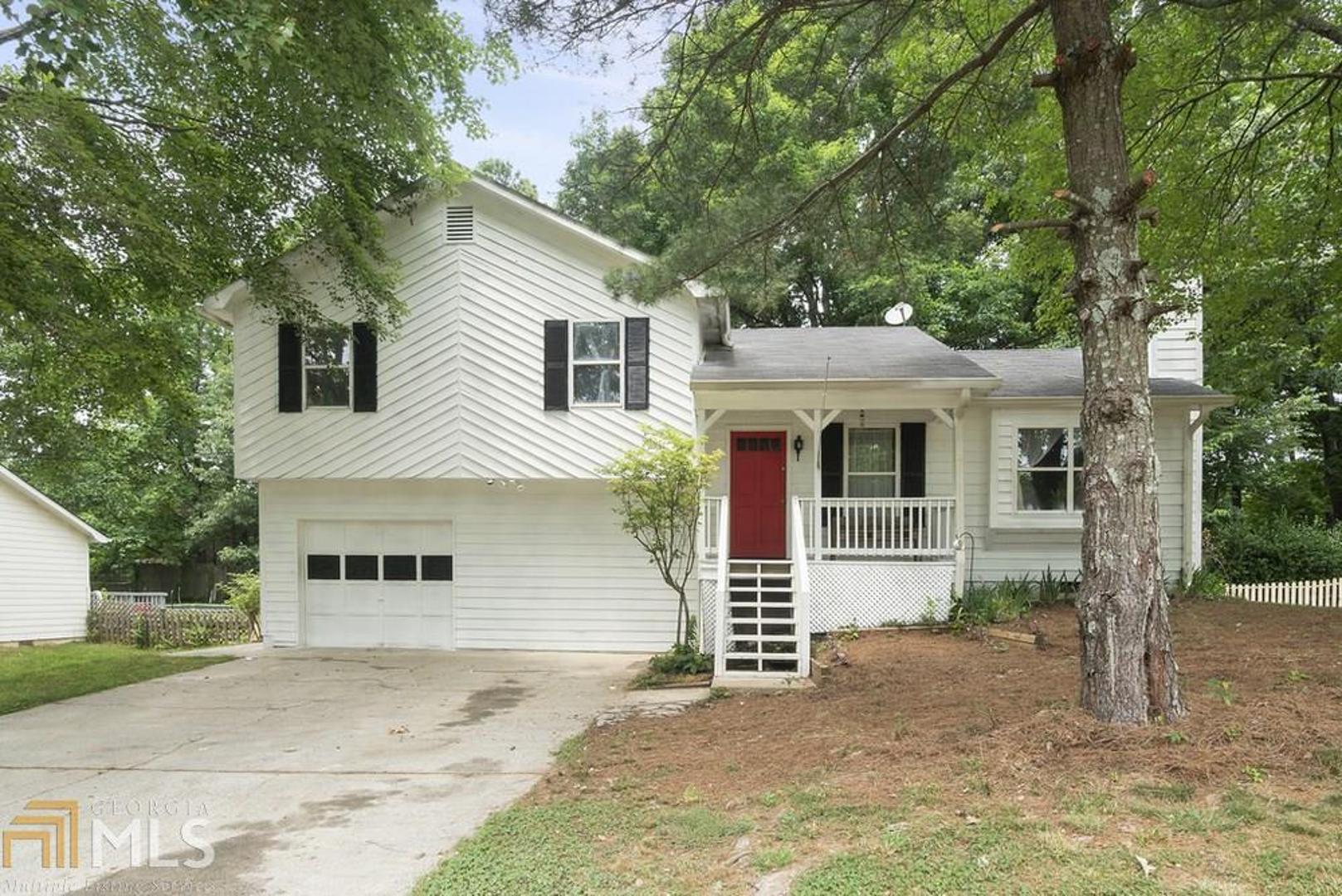 This Beautiful, Well Maintained Home has been recently Updated with New Carpet, Fresh Paint & a Newly Renovated Full Bath. Bamboo Floors on Main Level, Tile Countertops, Stainless Appliances & Finished Lower Level with Laundry and Access to Bonus Room, that can be converted back to Garage Area, Large Back Deck Overlooks the Fenced, Level Wooded Lot. Close to Shopping, Amenities, Kennesaw Mountain, Great Schools & KSU. Priced to Sell, Dont Miss out on this Opportunity to own a Home in this Established Kennesaw Neighborhood. Home Warranty Included.