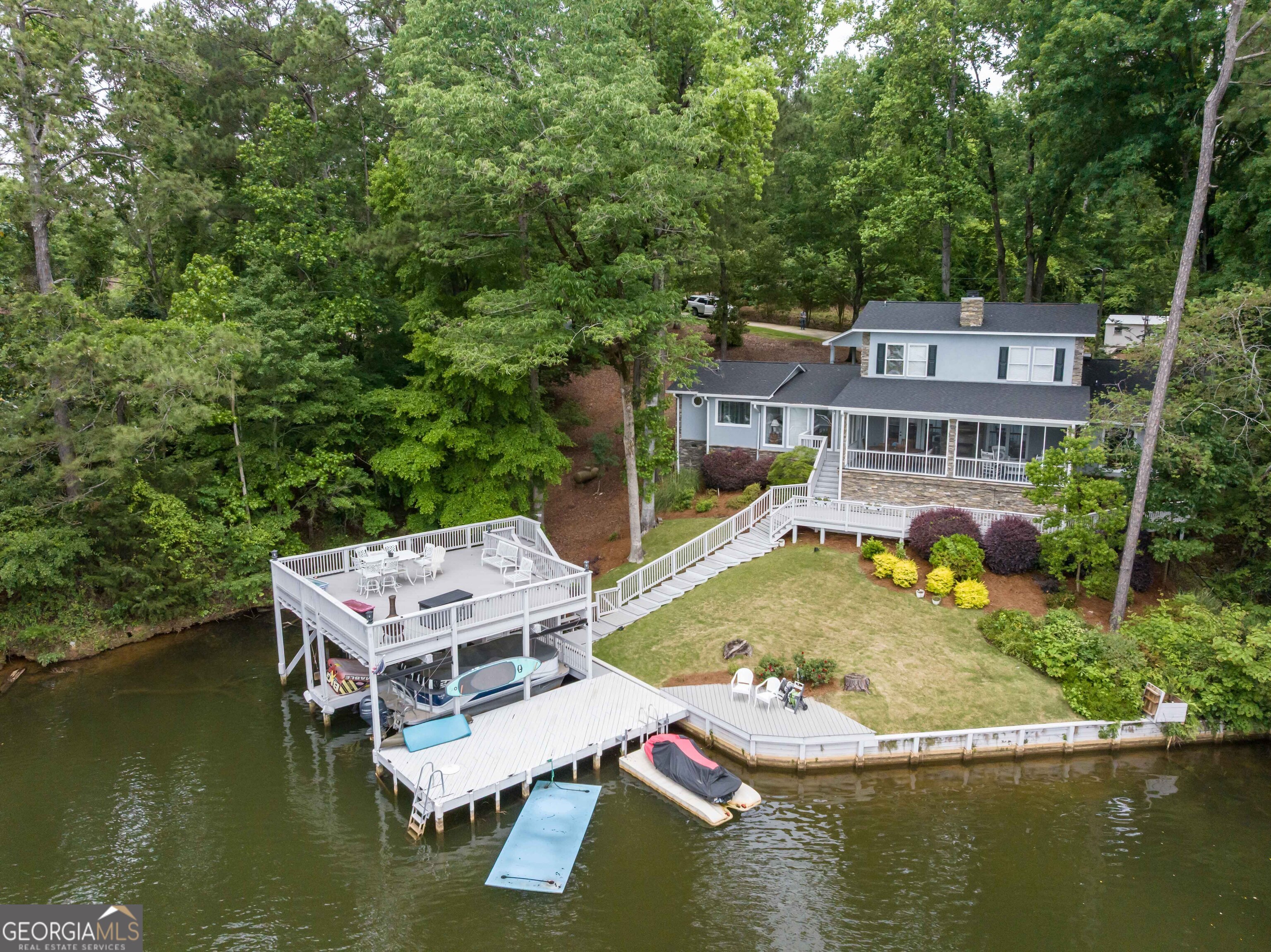 566 LONGVIEW DRIVE