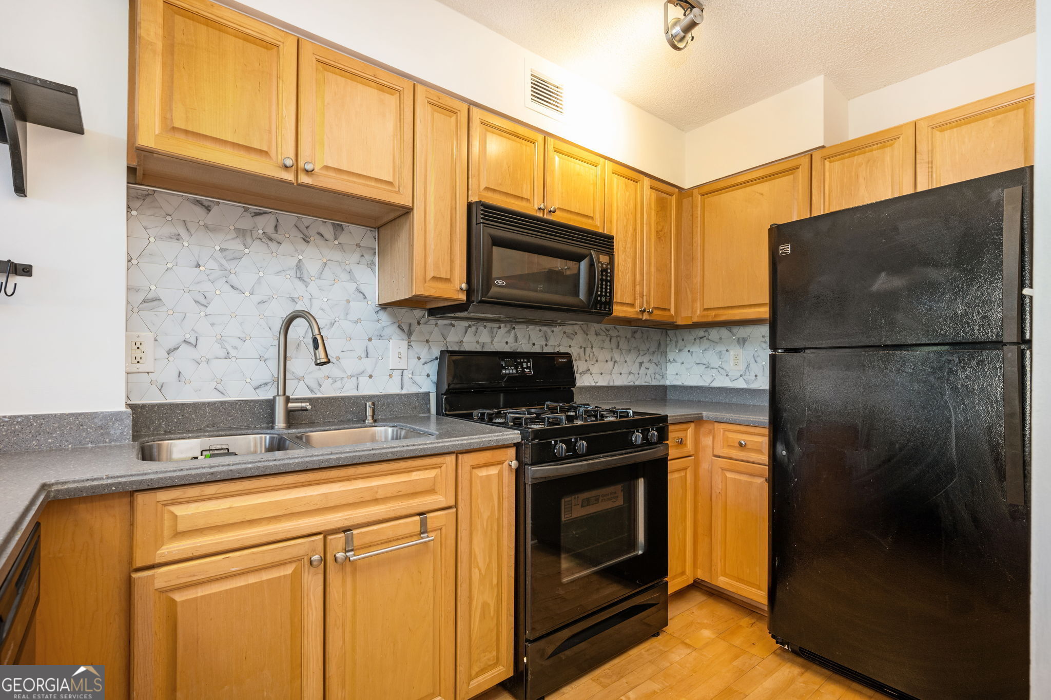 Atlanta, Georgia 30305, United States, 1 Bedroom Bedrooms, ,1 BathroomBathrooms,Residential,Active,36714