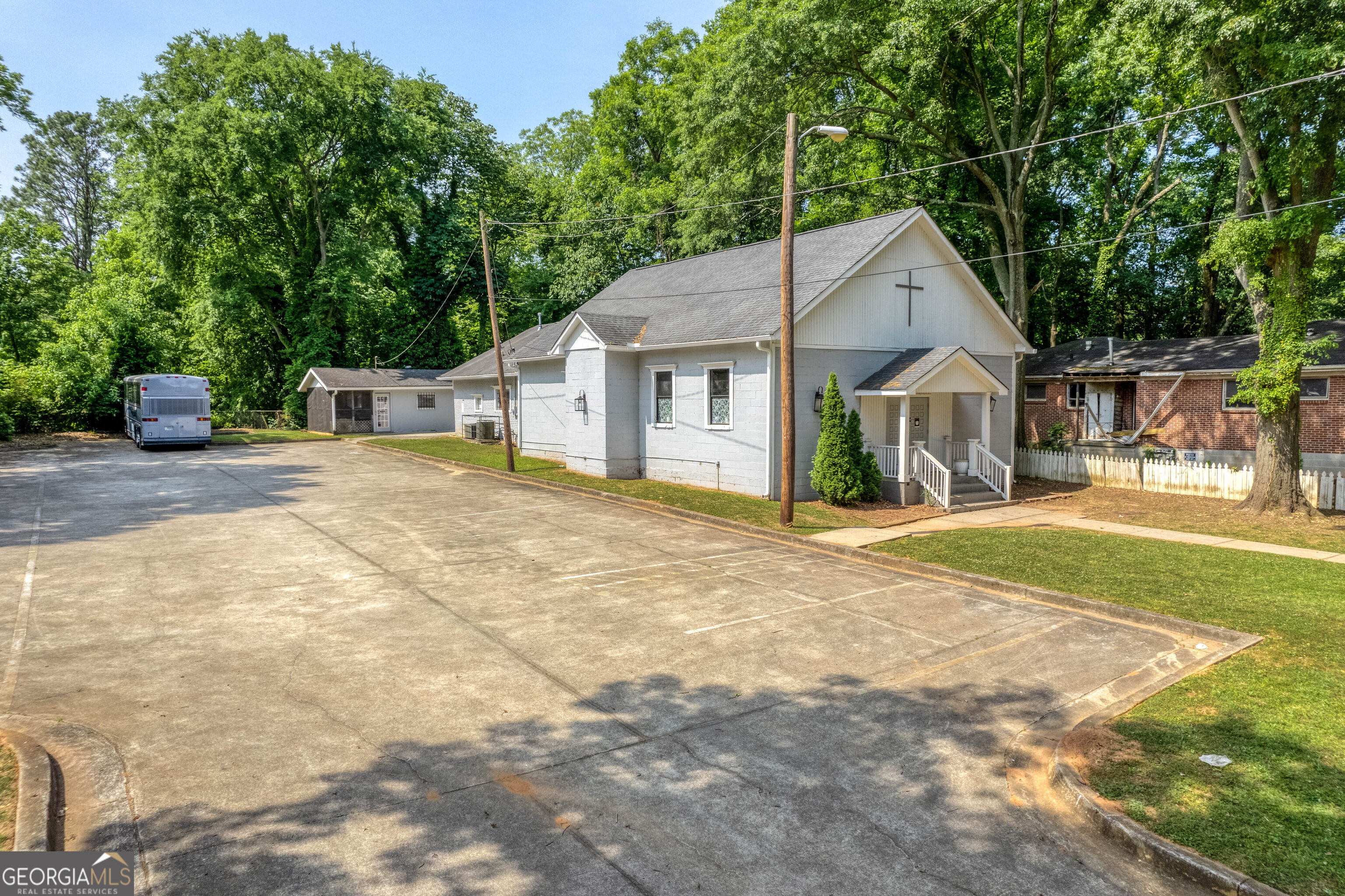 1689 Hosea L Williams DR NE