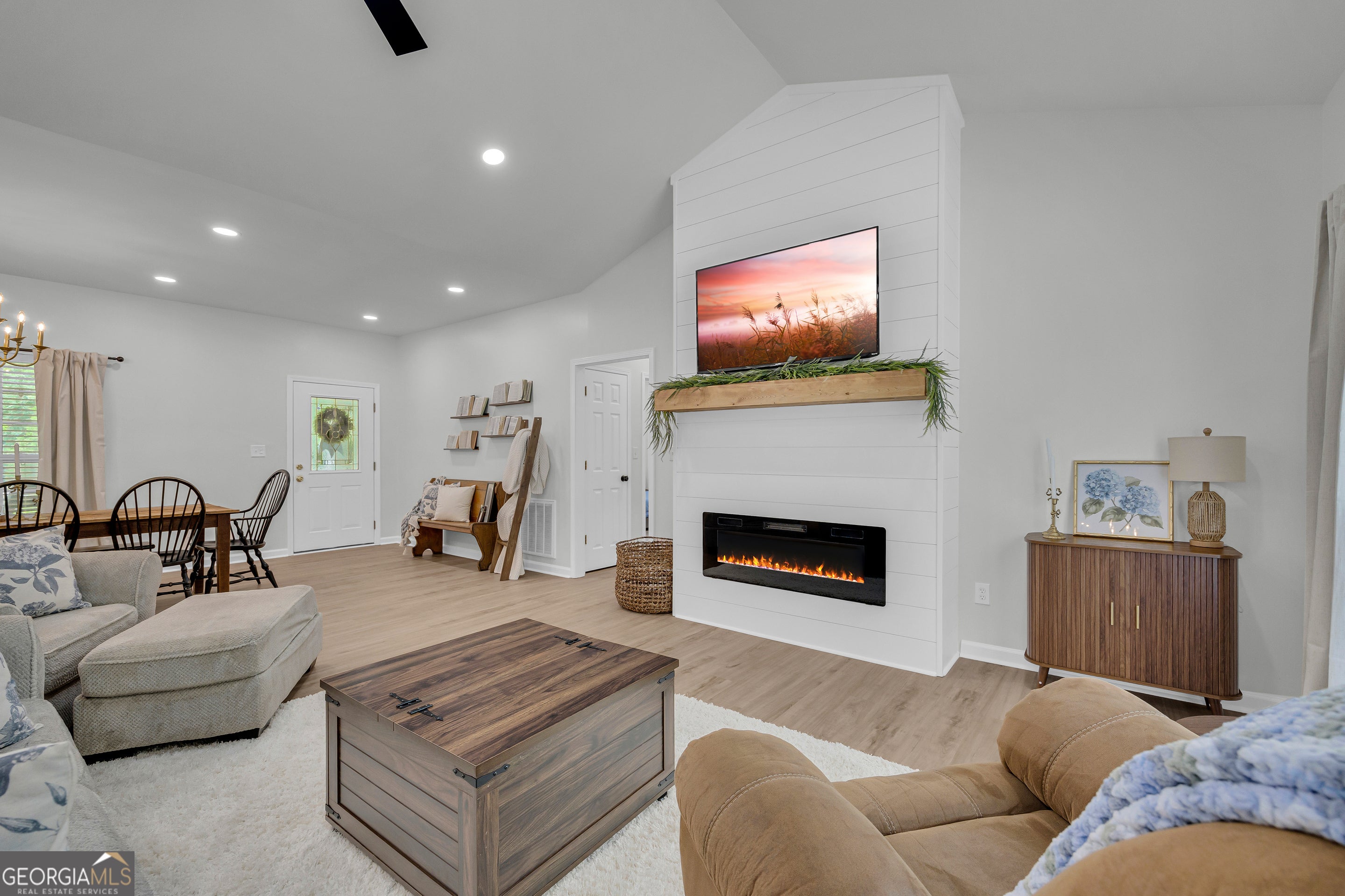 163 Tuxedo DR