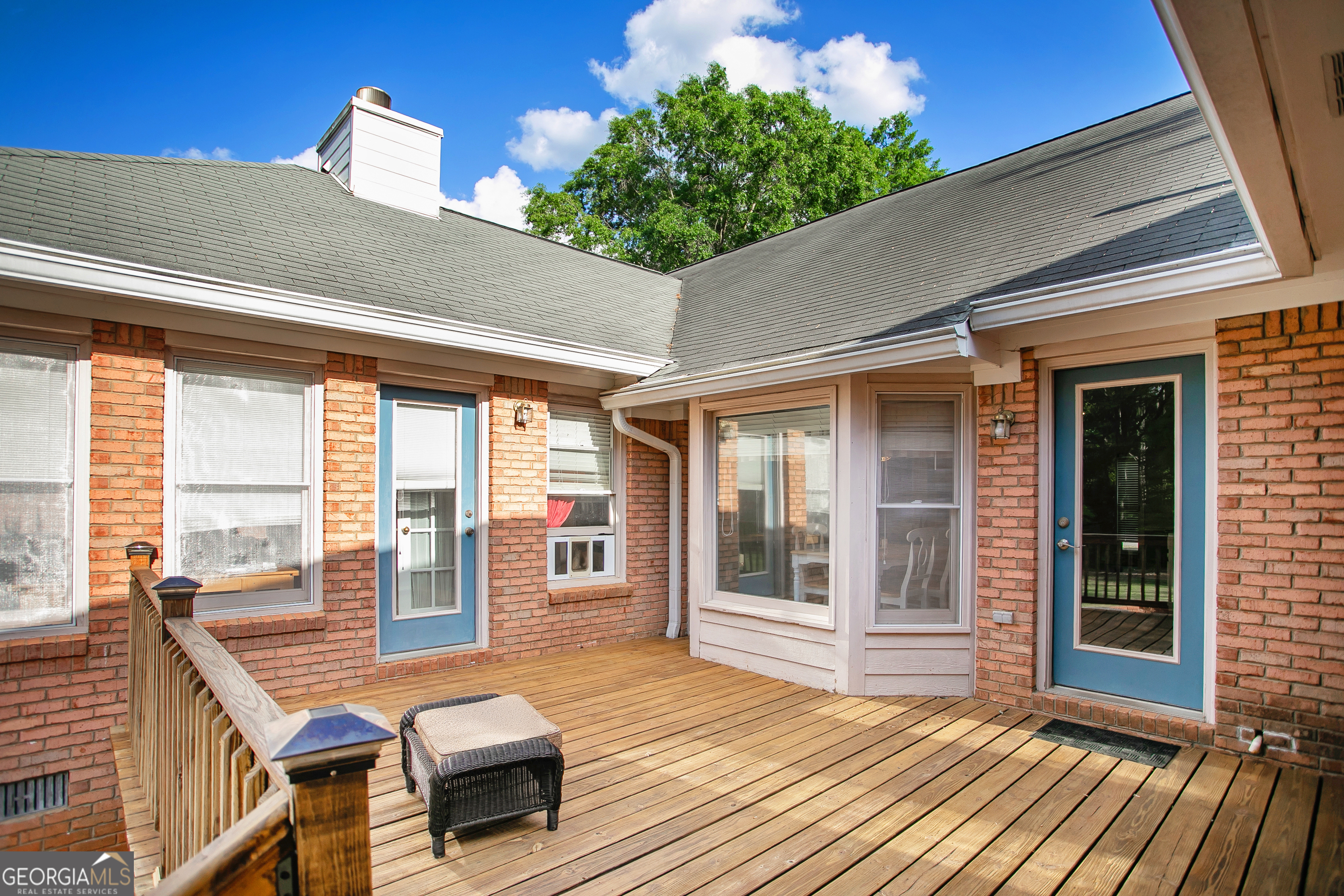 1030 E Lakehaven WAY