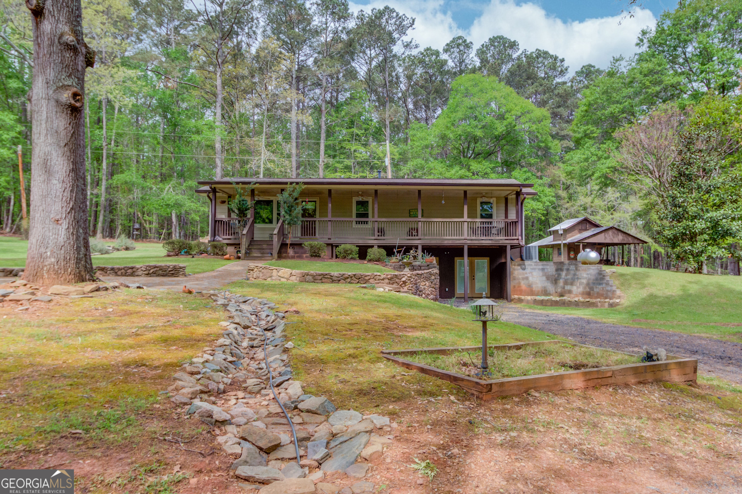 207 Boogers Hill RD