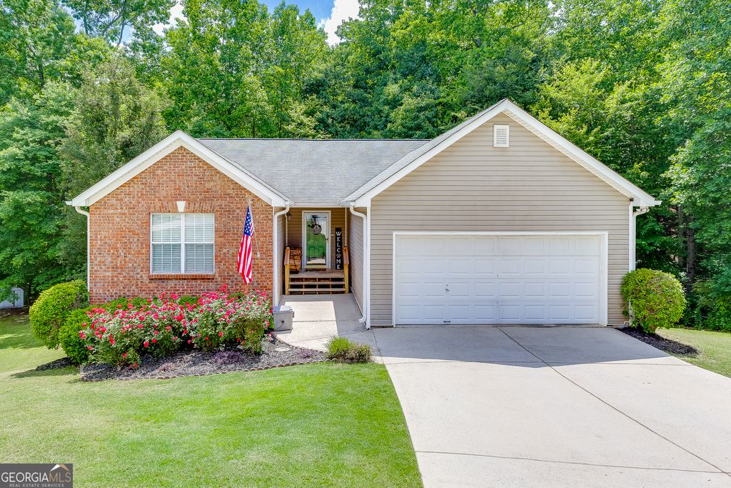 Photo of 6211 Huntcliff Drive, Flowery Branch, GA 30542 (MLS # 10769111)