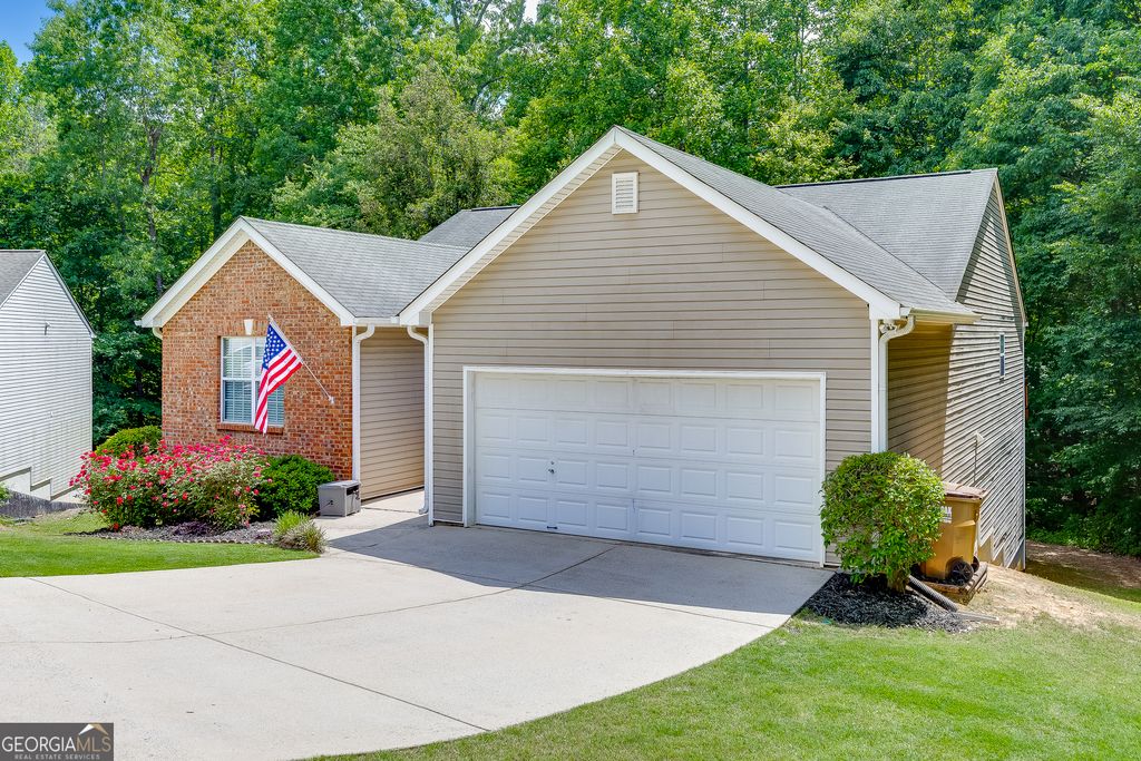 Photo of 6211 Huntcliff Drive, Flowery Branch, GA 30542 (MLS # 10769111)