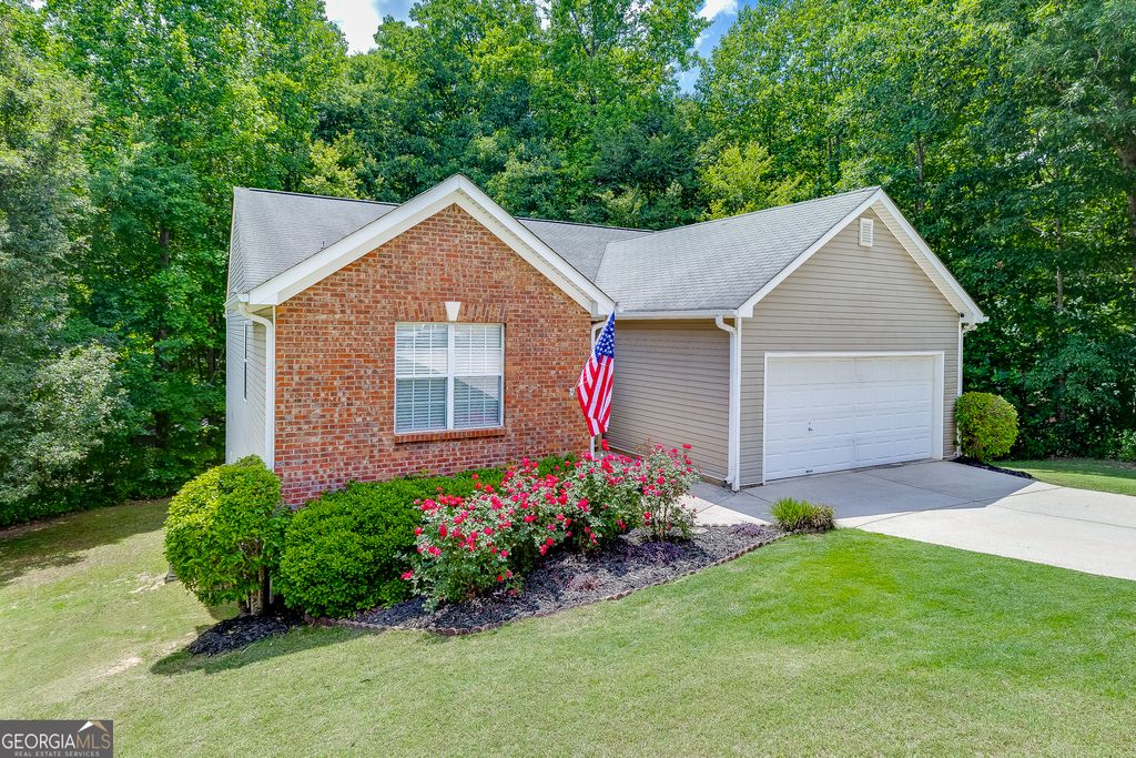 Photo of 6211 Huntcliff Drive, Flowery Branch, GA 30542 (MLS # 10769111)