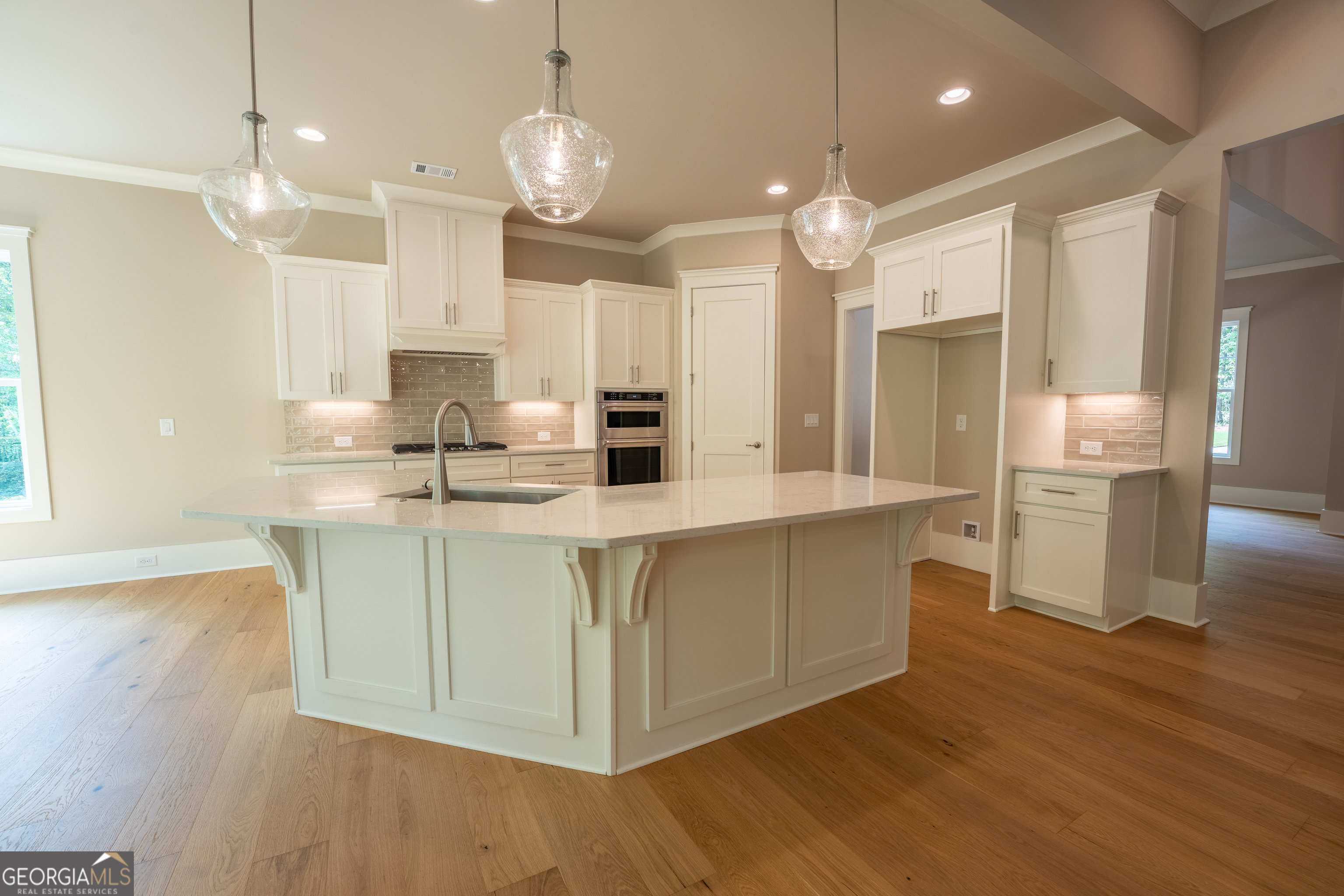 Clarkesville, Georgia 30523, United States, 4 Bedrooms Bedrooms, ,5 BathroomsBathrooms,Residential,Active,250923