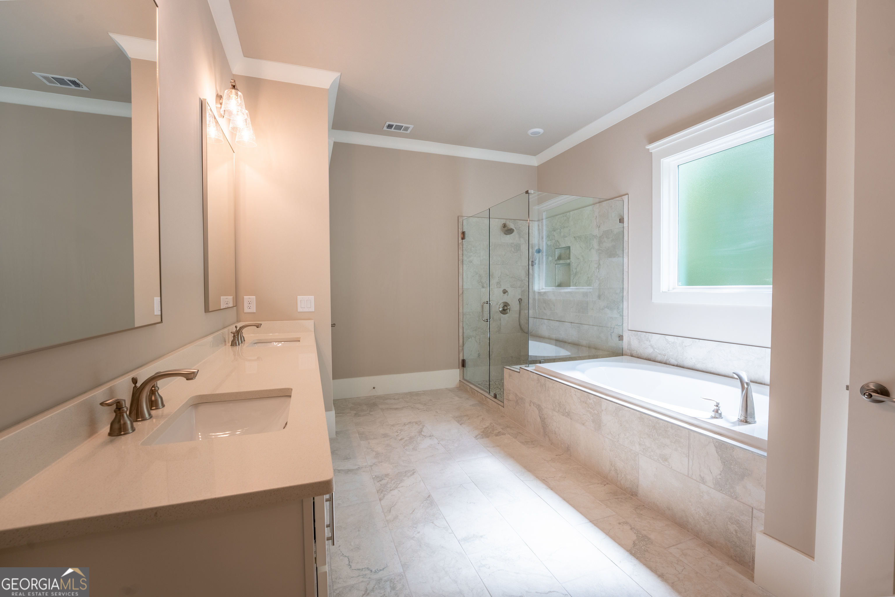 Clarkesville, Georgia 30523, United States, 4 Bedrooms Bedrooms, ,5 BathroomsBathrooms,Residential,Active,250923