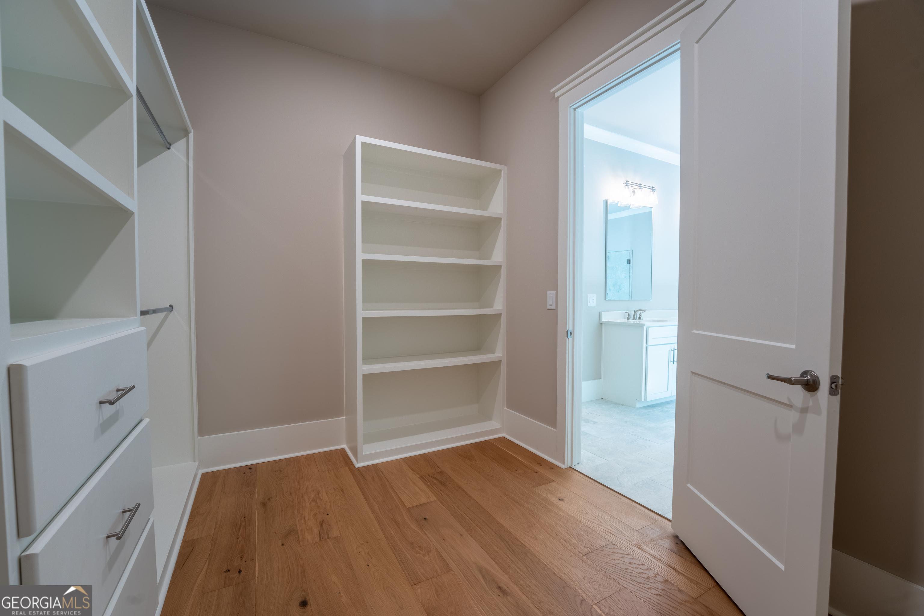 Clarkesville, Georgia 30523, United States, 4 Bedrooms Bedrooms, ,5 BathroomsBathrooms,Residential,Active,250923