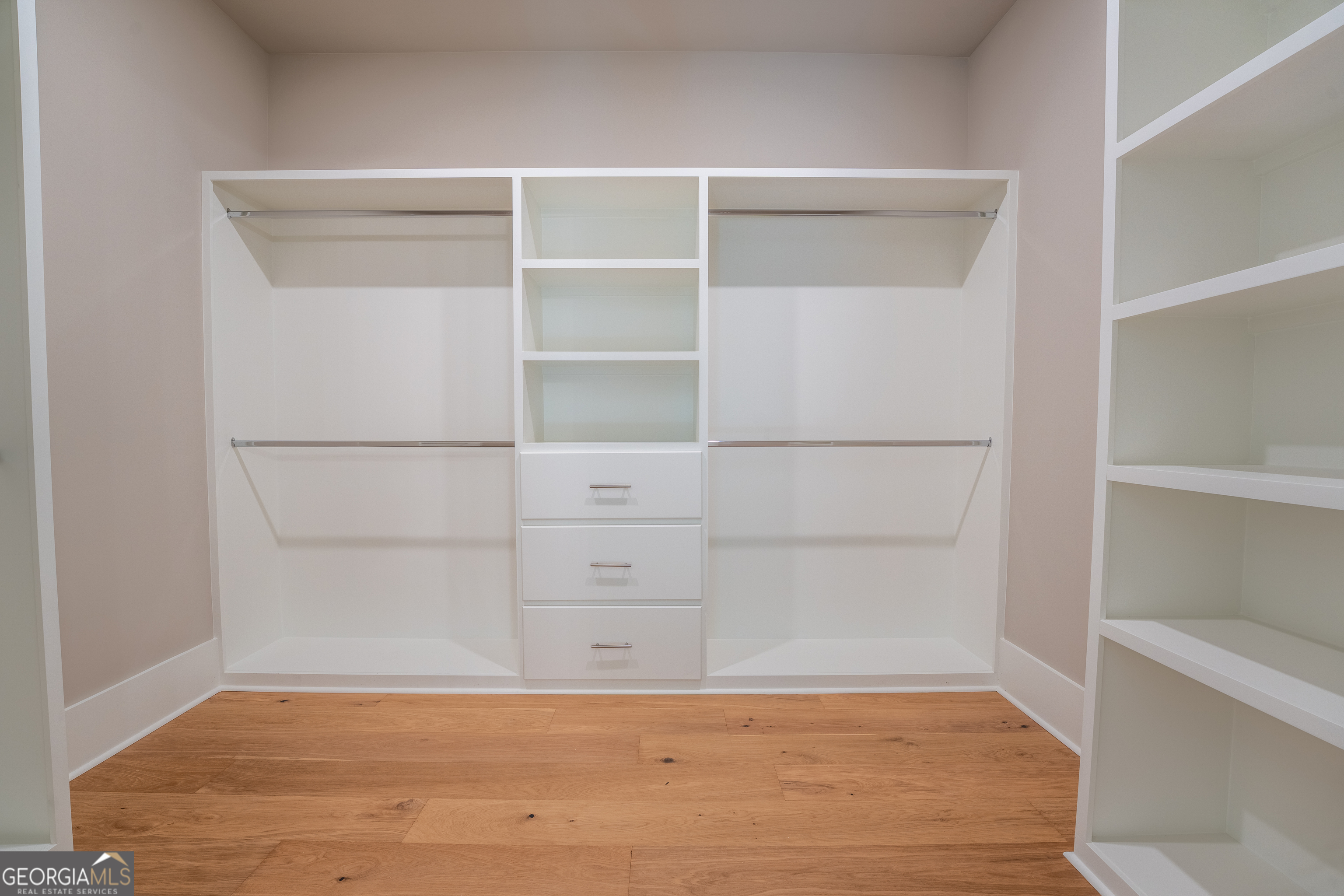 Clarkesville, Georgia 30523, United States, 4 Bedrooms Bedrooms, ,5 BathroomsBathrooms,Residential,Active,250923