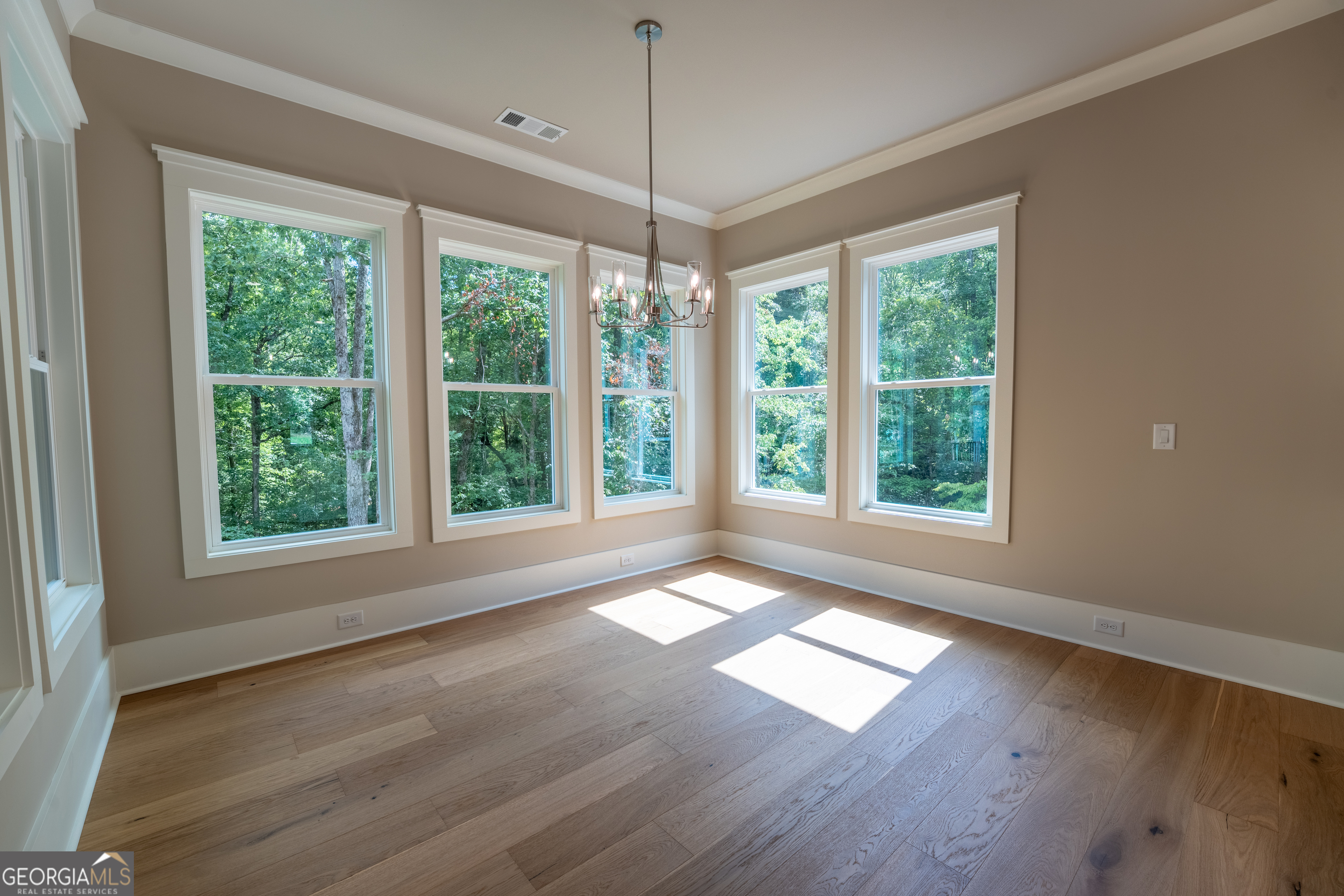 Clarkesville, Georgia 30523, United States, 4 Bedrooms Bedrooms, ,5 BathroomsBathrooms,Residential,Active,250923