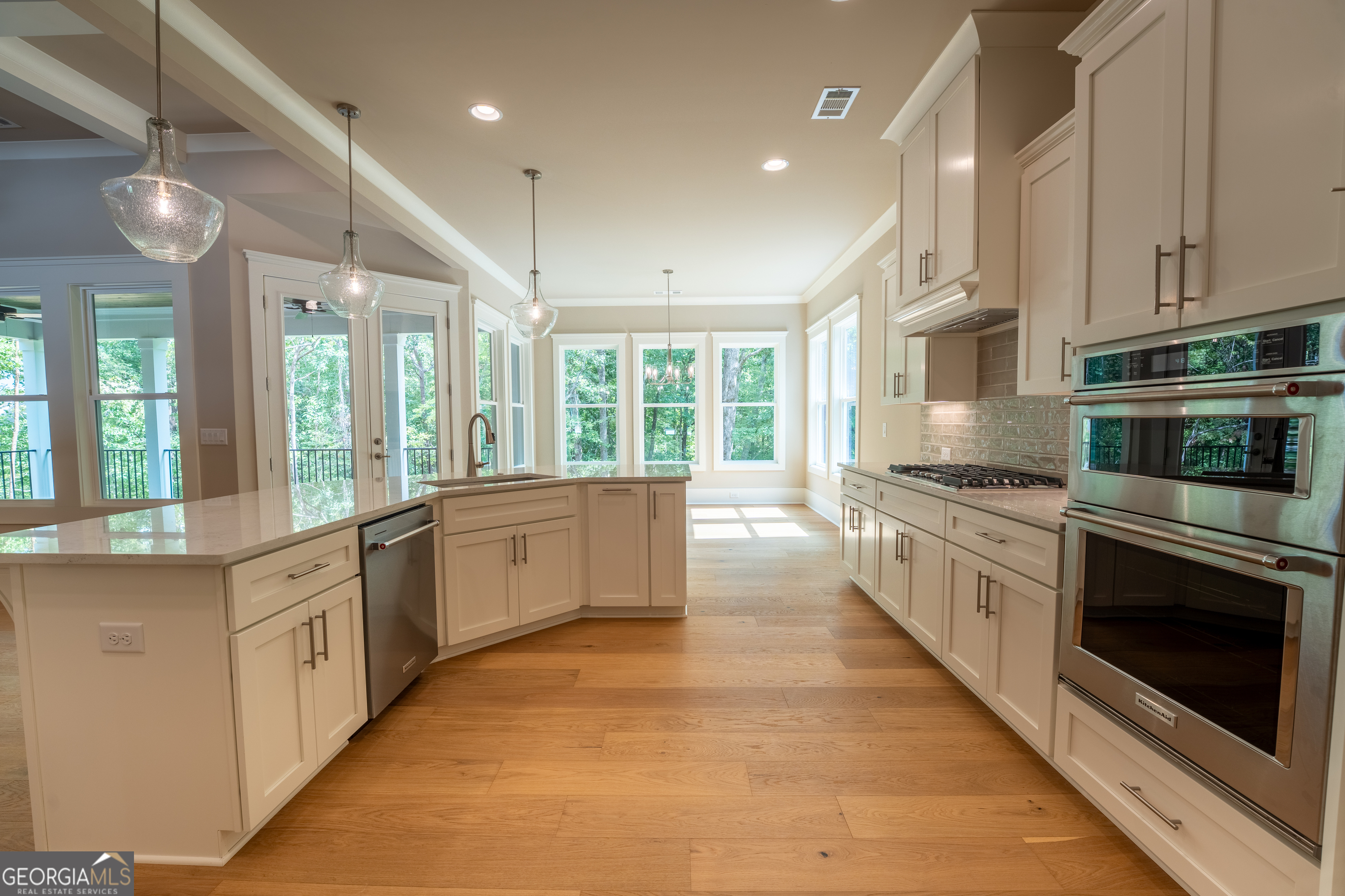 Clarkesville, Georgia 30523, United States, 4 Bedrooms Bedrooms, ,5 BathroomsBathrooms,Residential,Active,250923