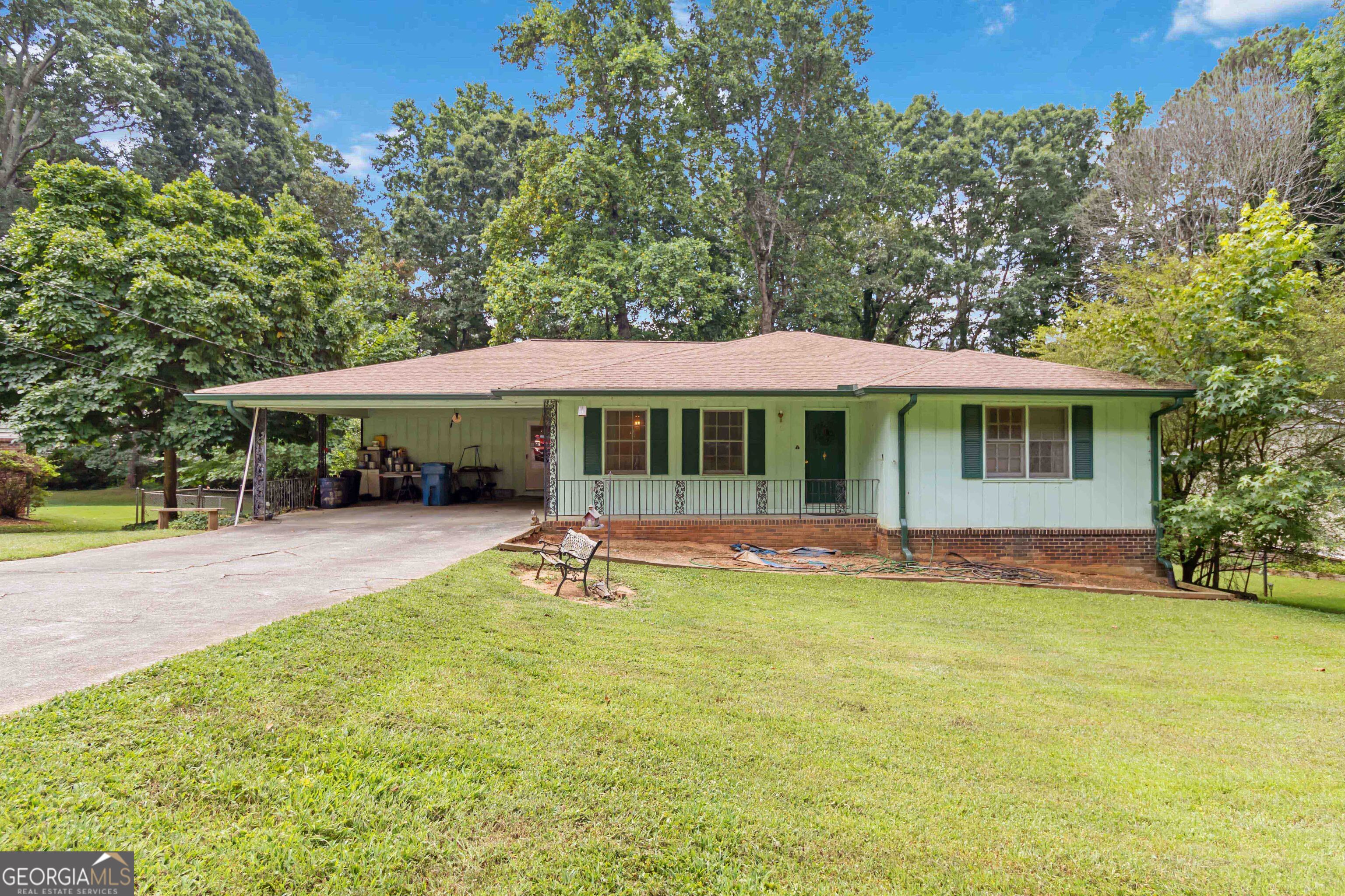 2936 Castle DR