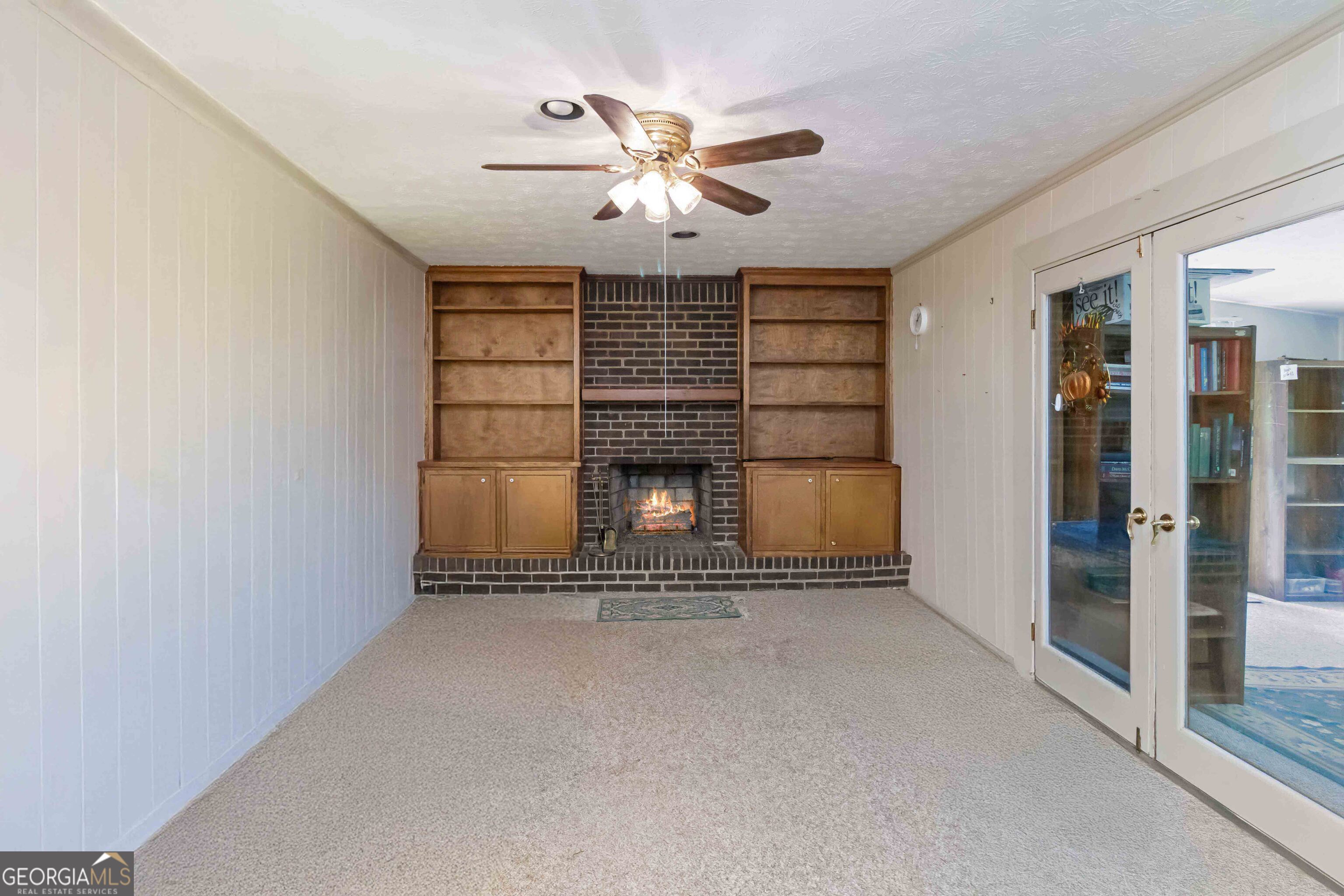 2936 Castle DR
