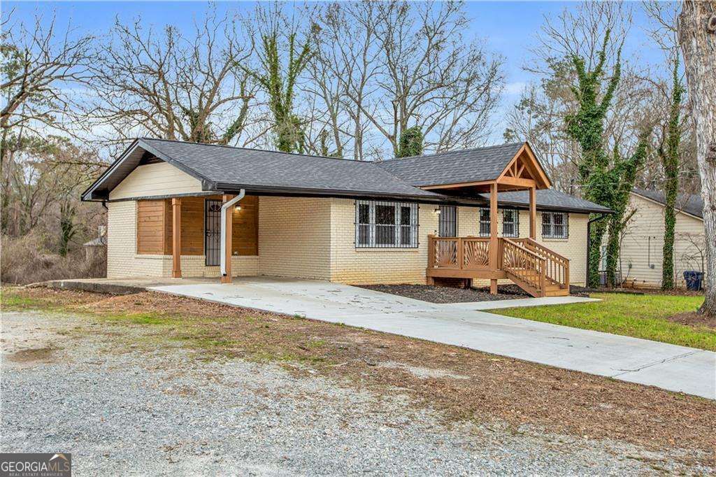 Photo of 2000 Fairburn Road SW, Atlanta, GA 30331 (MLS # 10669642)