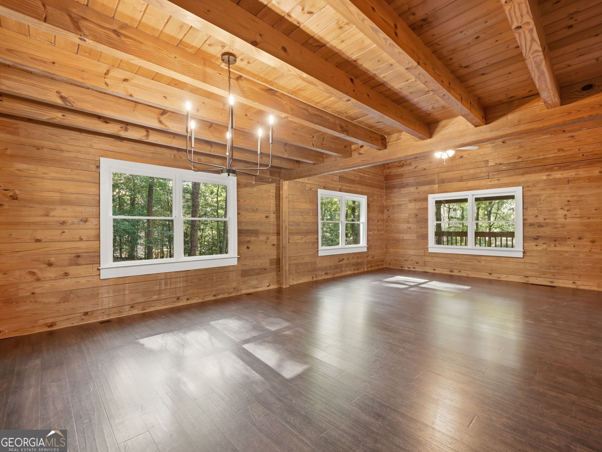 437 Twin Lakes DR