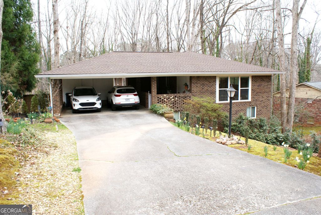 Photo of 1146 Lakeshore Drive, Gainesville, GA 30501 (MLS # 10702515)