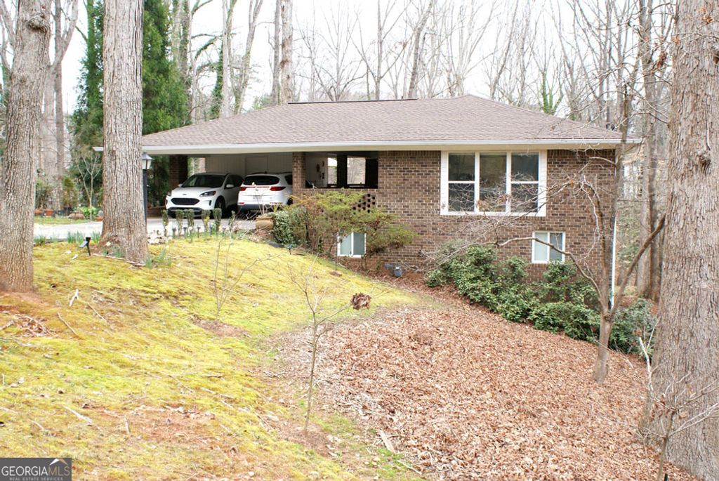Photo of 1146 Lakeshore Drive, Gainesville, GA 30501 (MLS # 10702515)
