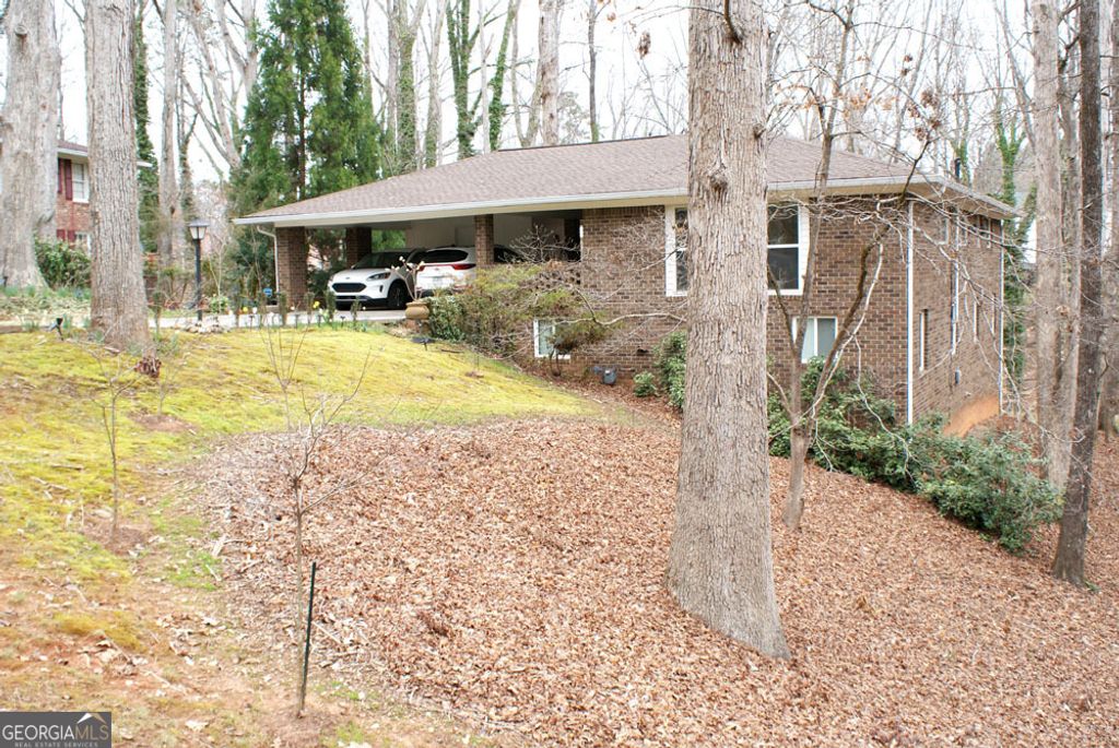 Photo of 1146 Lakeshore Drive, Gainesville, GA 30501 (MLS # 10702515)