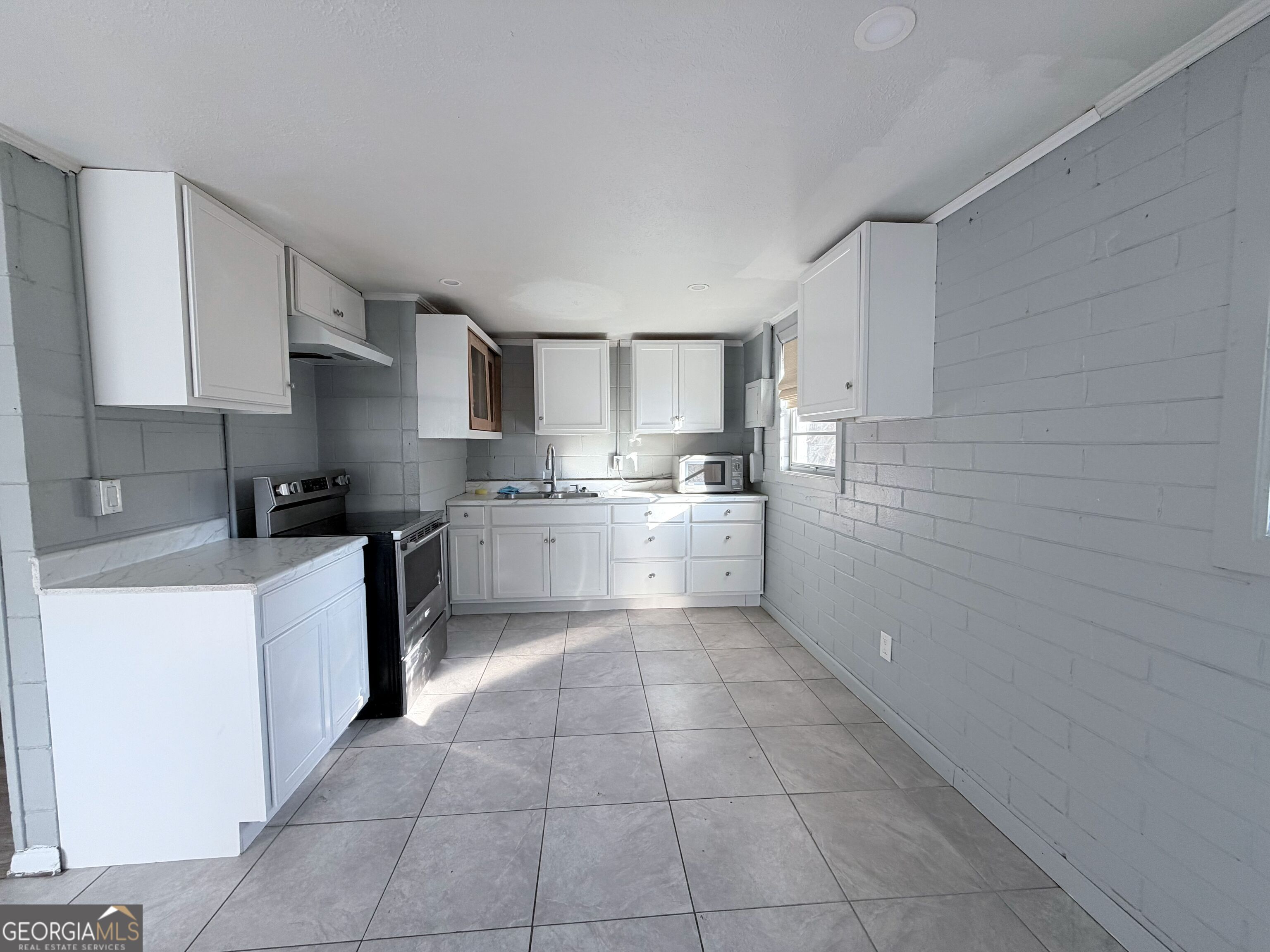 1308 E Roosevelt AVE