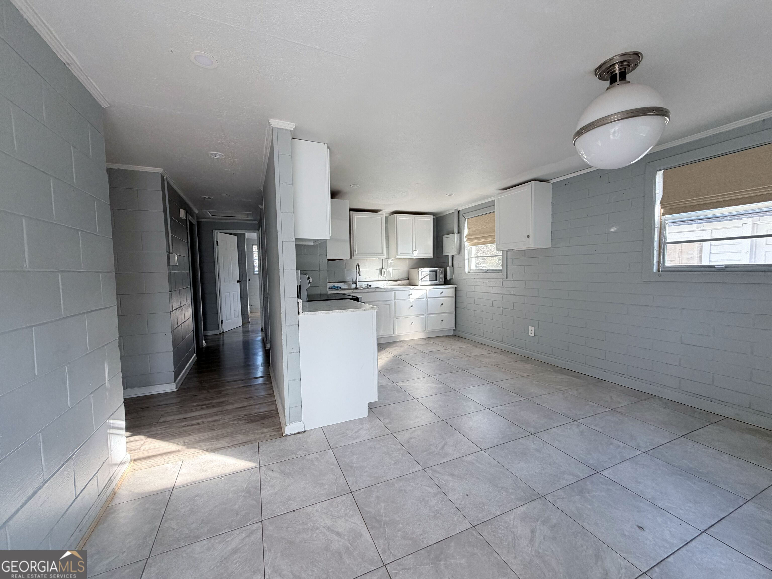 1308 E Roosevelt AVE