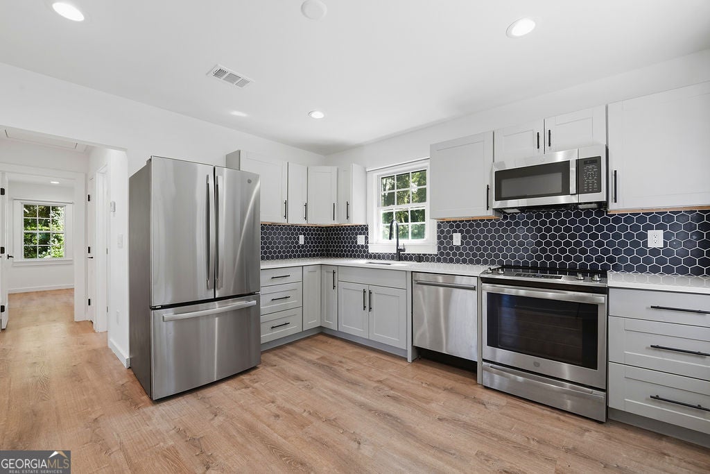 1127 Delores WAY