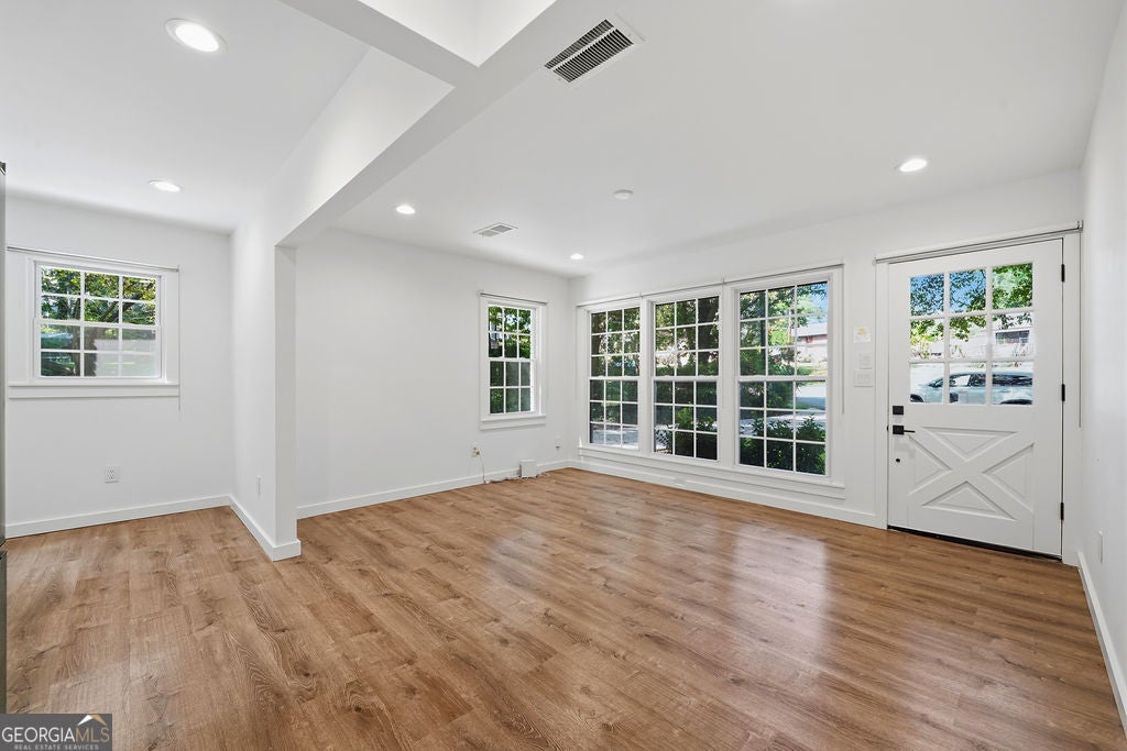 1127 Delores WAY