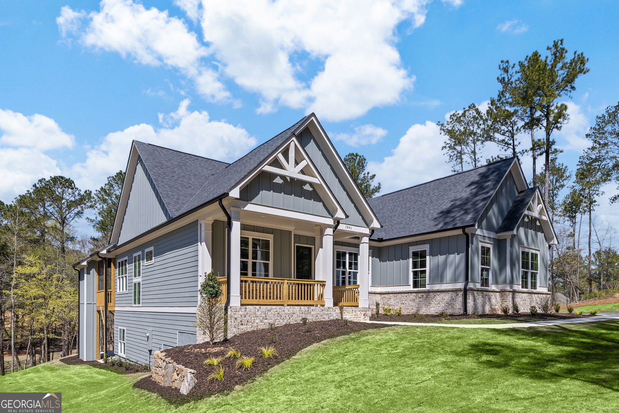 1041 Pinehurst DR