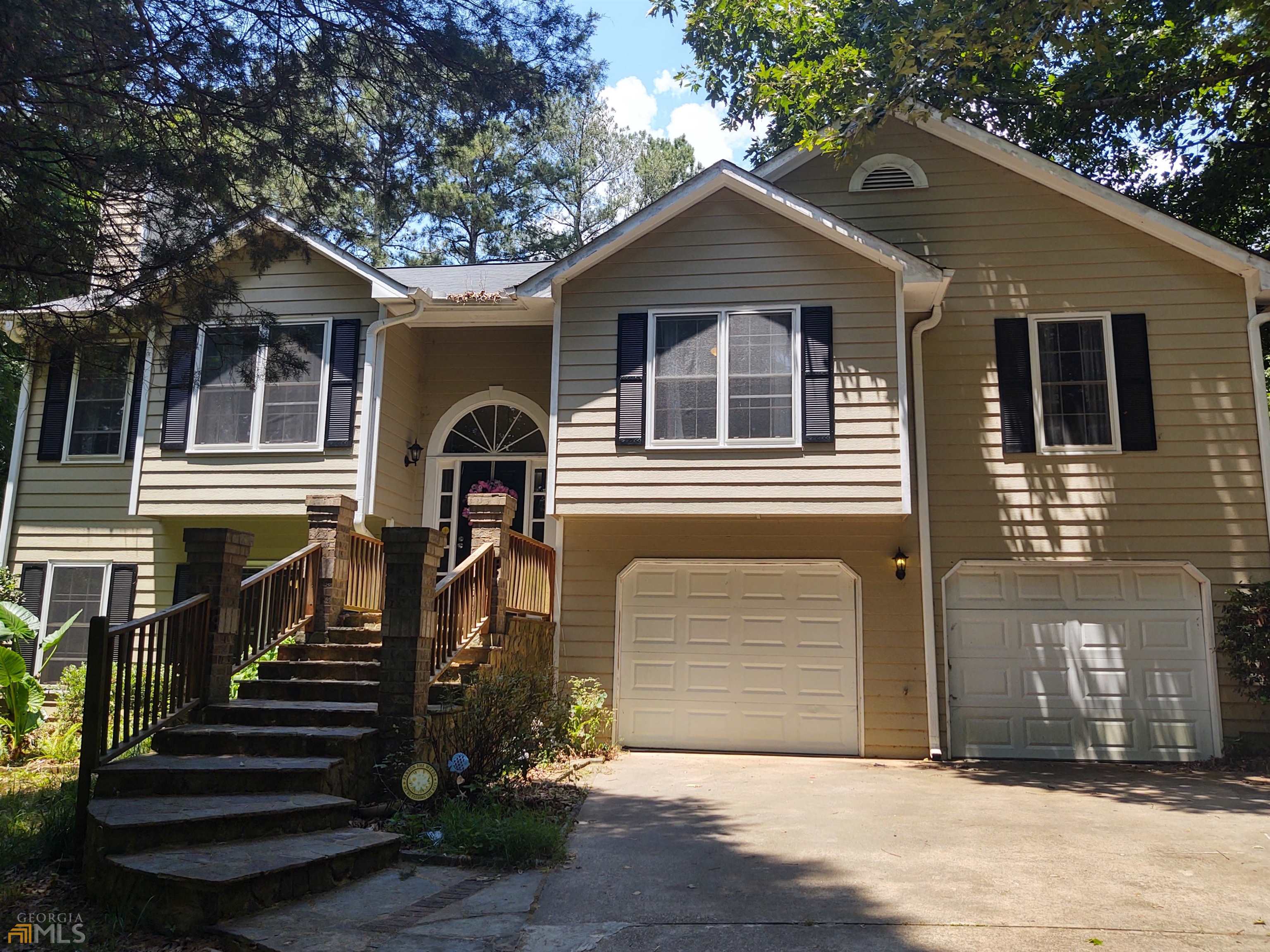 Charming 4Br/2Ba with Stainless Steel Appliances, Granite Countertops and Hardwood & Tile Floors (except bedrooms). Located on a large lot in a quiet subdivision that is convenient to McDonough Square, shopping and restaurants plus 10mins to the interstate. Master features a walk-in closet, dual vanity, garden tub, & separate shower. Oversized patio overlooking large private backyard that is overlooking a pasture. Downstairs has a 4th bedroom and an office/media/fitness room. Home was updated in 2018 with new stainless steel appliances, new flooring, updated hardware, NO HOA! (easy subdivision access with light at Racetrack & Hwy 81) - Move-in Ready – just add paint and you will have your perfect home!