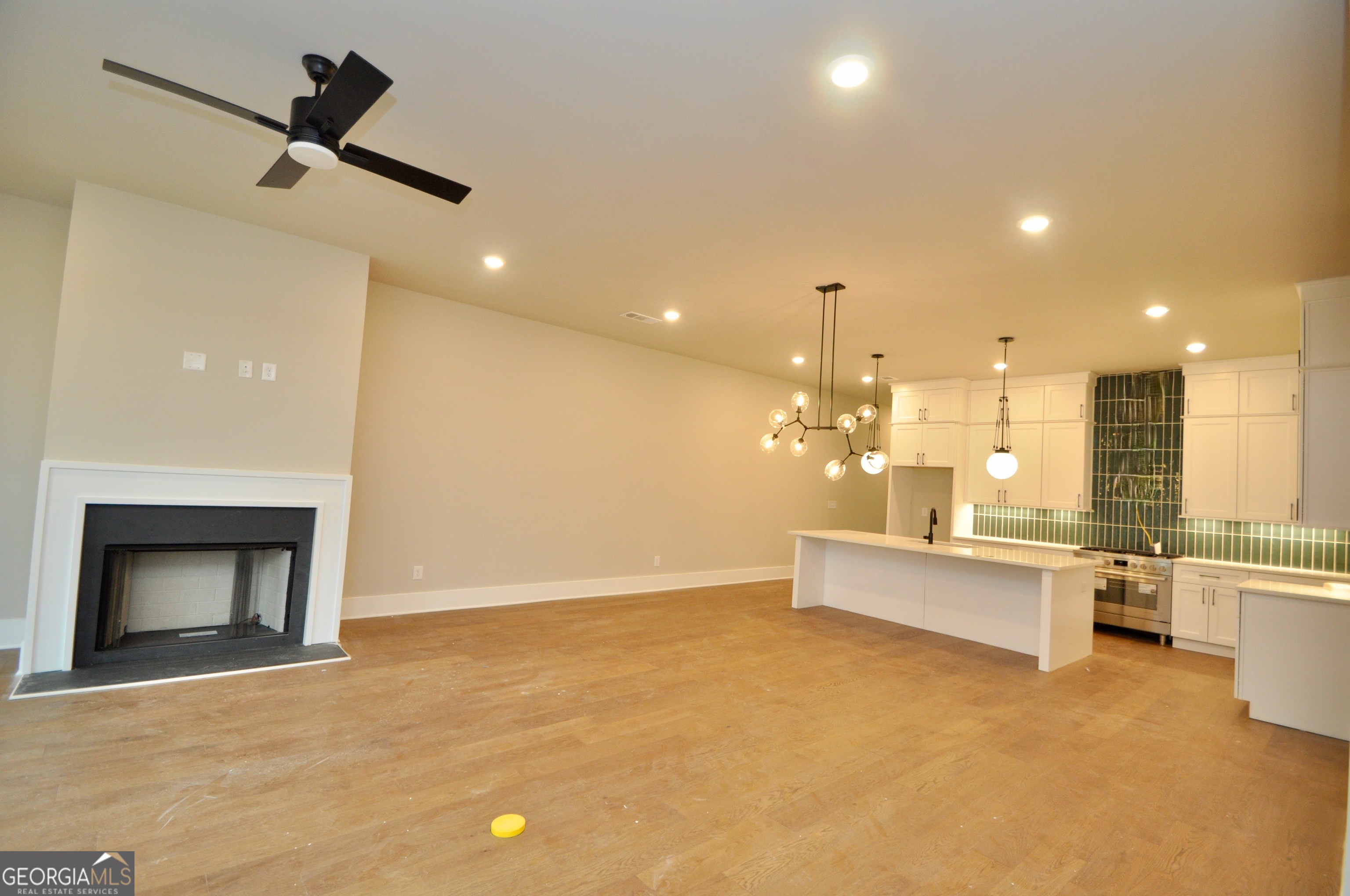 1195 Watson LN E5