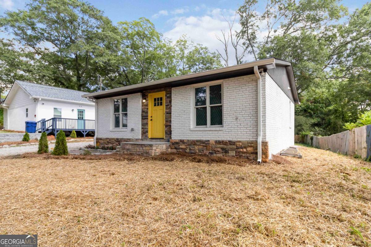 Photo 1 of 17 — 91 N Williamson ST N, Winder, GA 30680