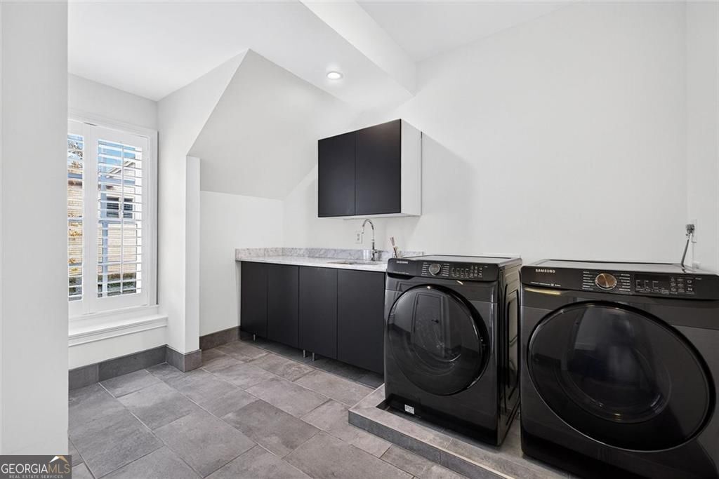 Decatur, Georgia 30033, United States, 5 Bedrooms Bedrooms, ,5 BathroomsBathrooms,Residential,Active,241838