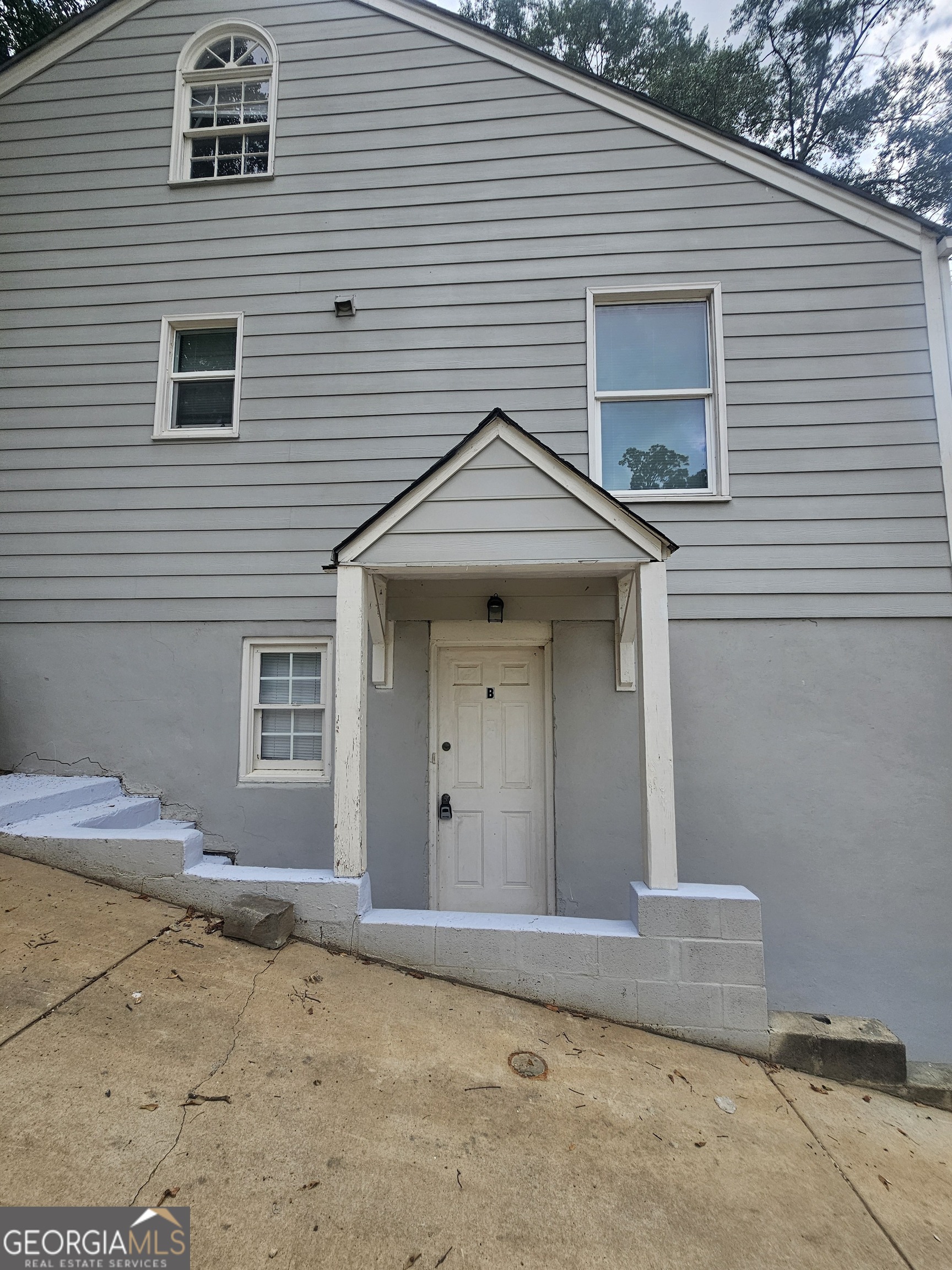 For Lease - 2BR/2BA Bungalow in Prime Location! Spacious and unique bungalow-style home with 2 bedrooms and 2 full bathrooms, perfect for roommates or a family needing space to spread out. Enjoy the charm of this home with wood floors throughout, a covered rear porch, and a dedicated laundry room with washer and dryer provided. Street parking is easily accessible on this quiet cul-de-sac. Just 1 mile from the BeltLine, close to Edgewood Retail District, a fantastic local dog park, and quick access to I-20. Schedule your showing today and discover all the character this home has to offer!