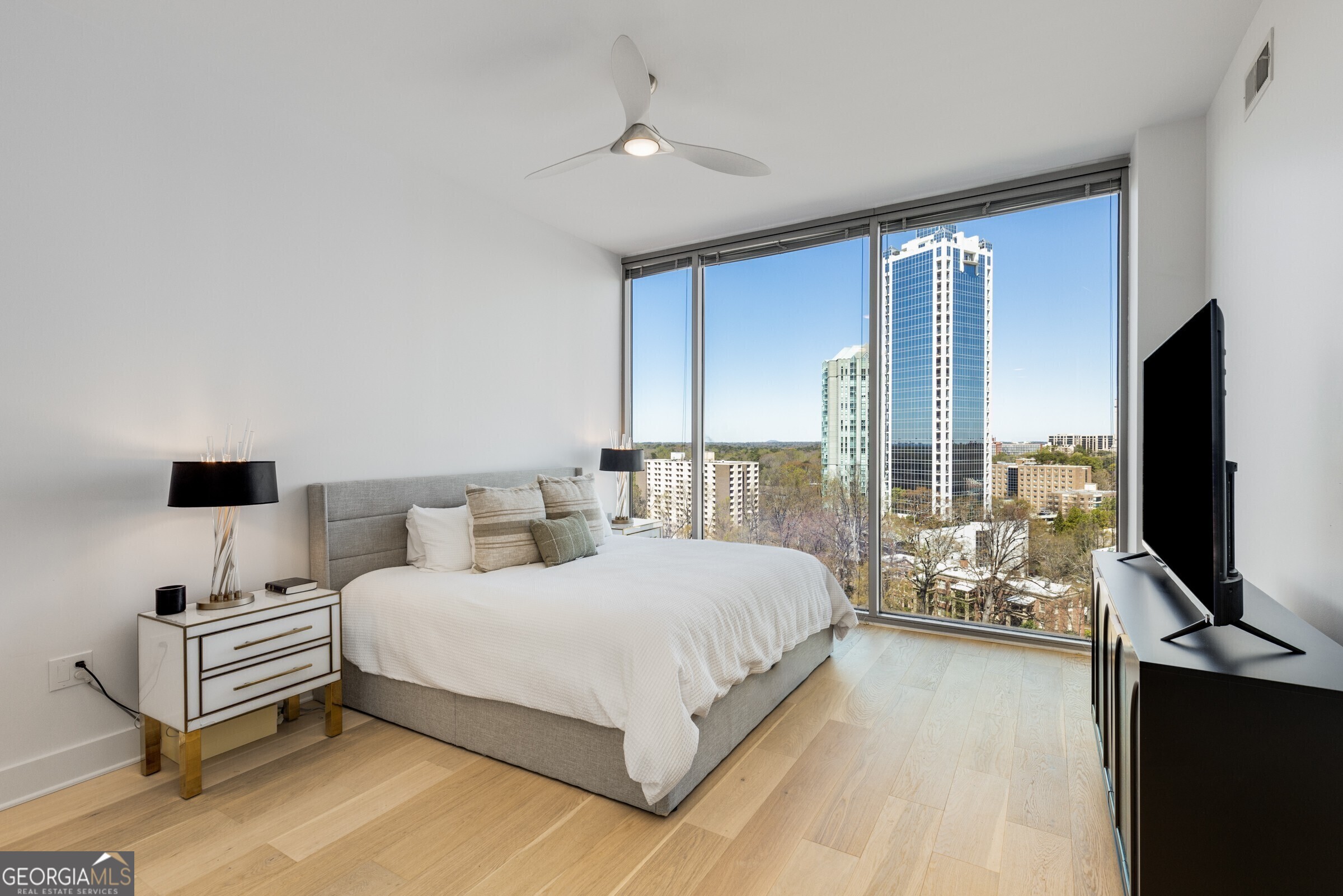 2795 Peachtree RD 1305