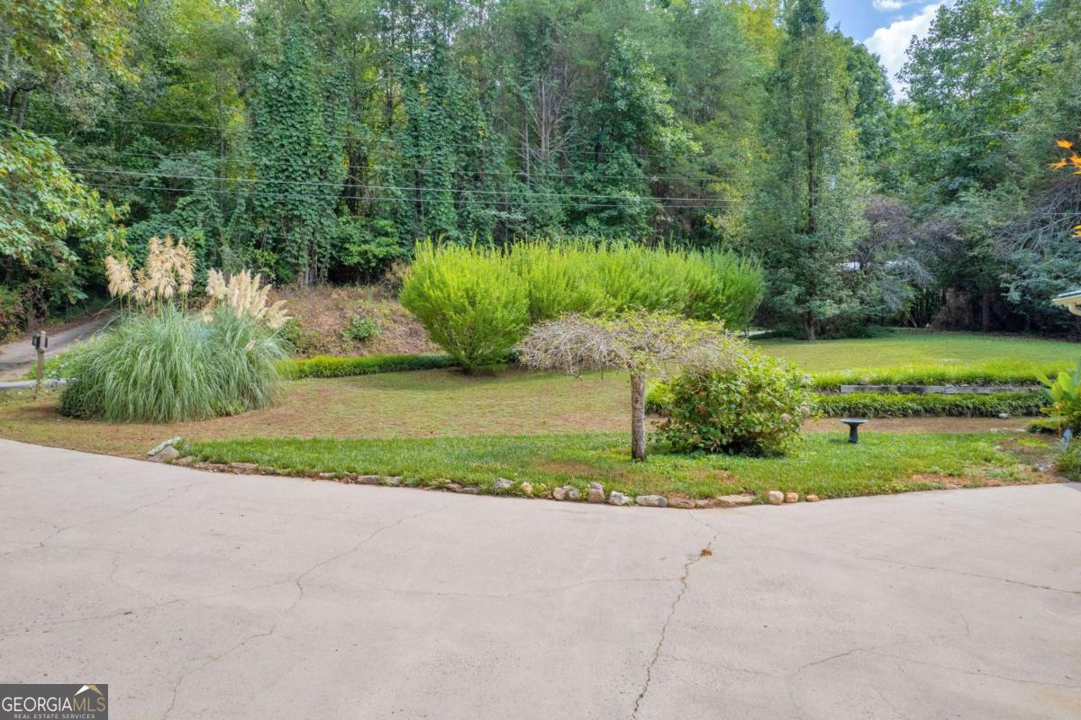 168 Silver Fox DR