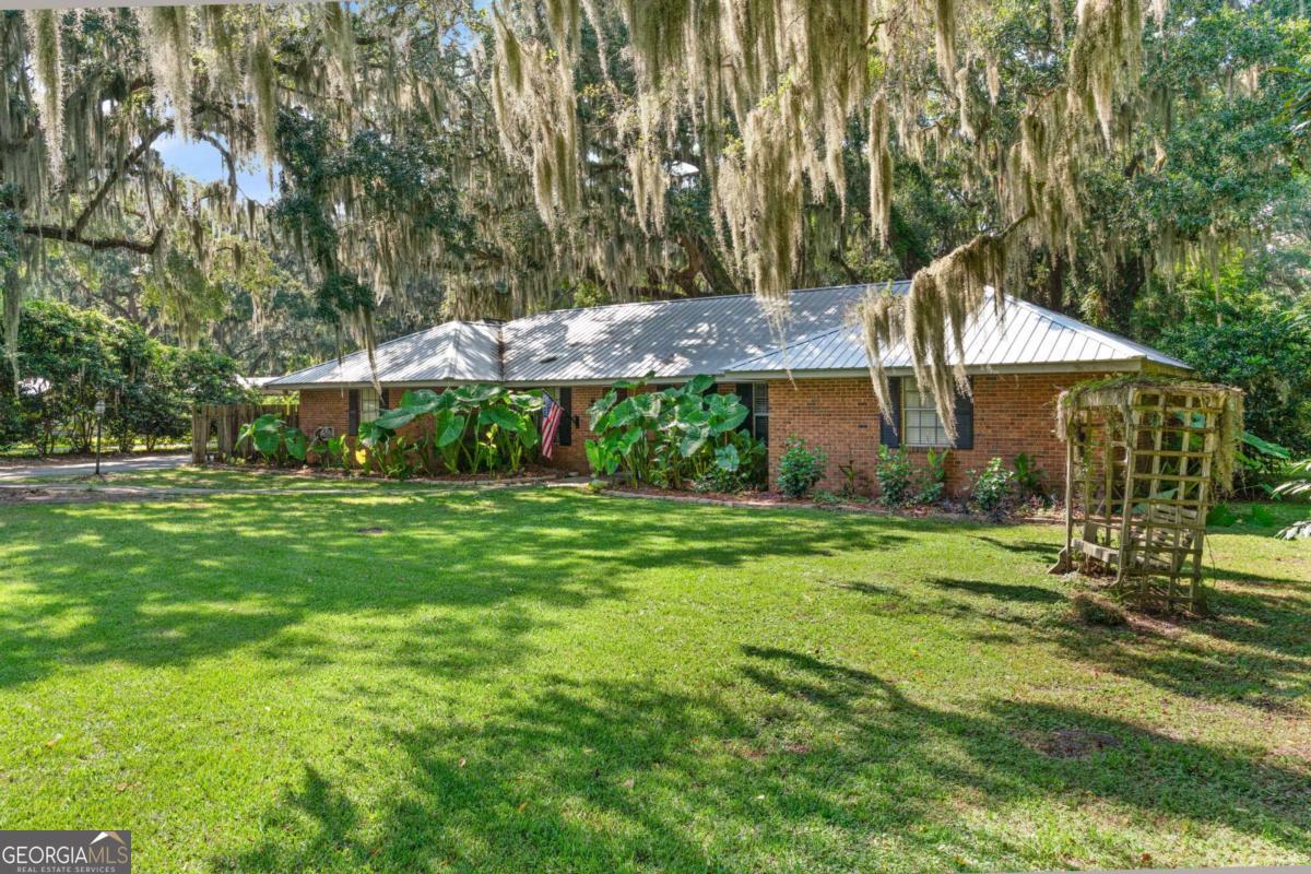 138 Mackay DR