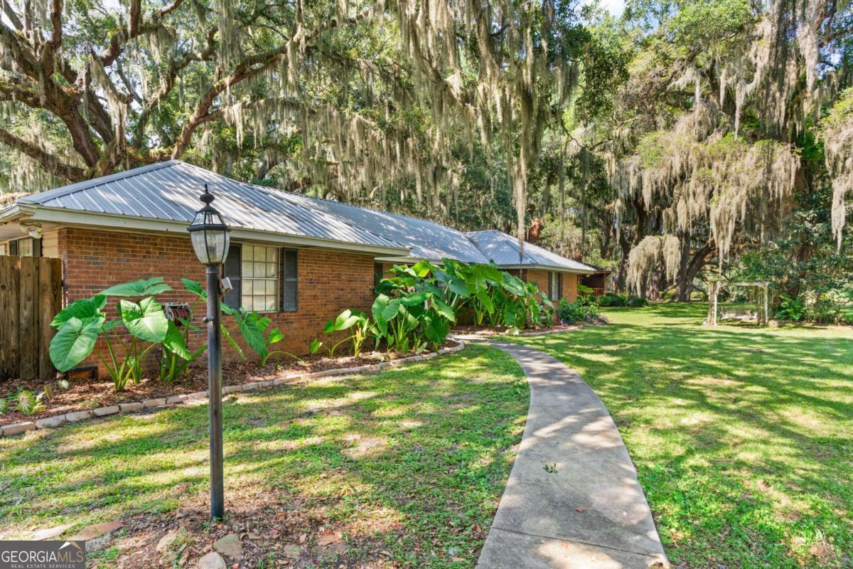 138 Mackay DR
