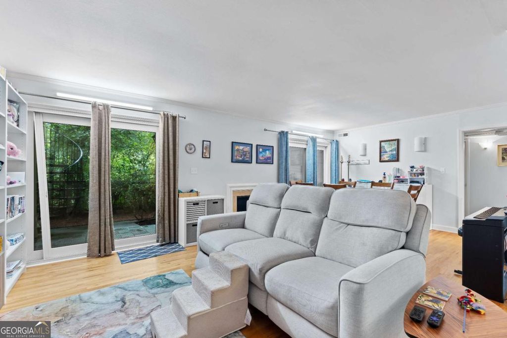 Photo of 5400 Roswell Road #APT L6, Sandy Springs, GA 30342 (MLS # 10664816)