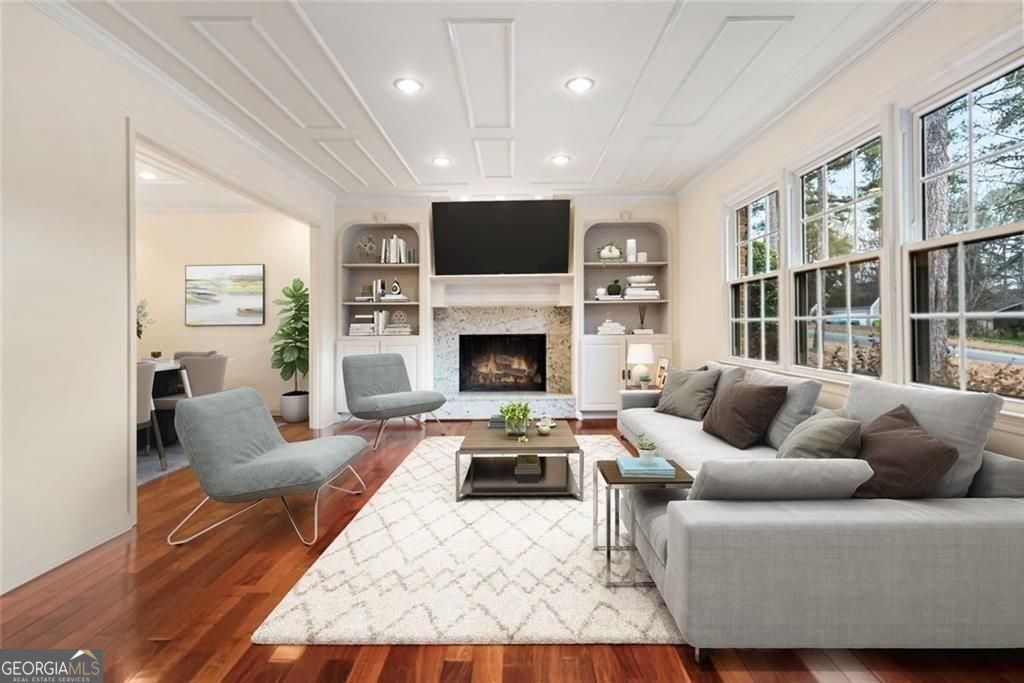 647 Shannon Green CIR SW