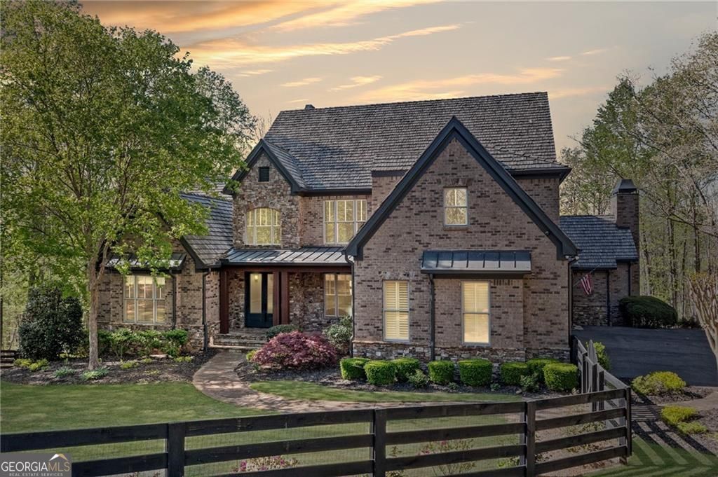 411 River Bluff LN