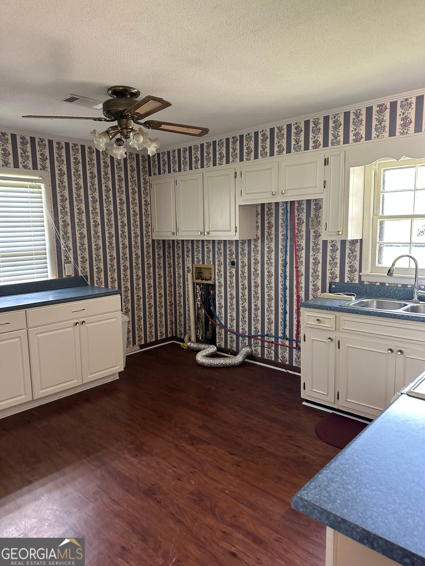 1601 Prosperity LN