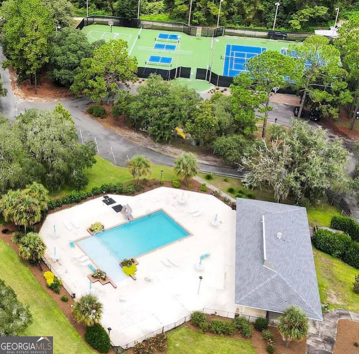 6005 & 6007 Tree Top LN