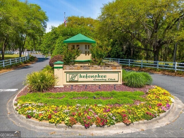 6005 & 6007 Tree Top LN