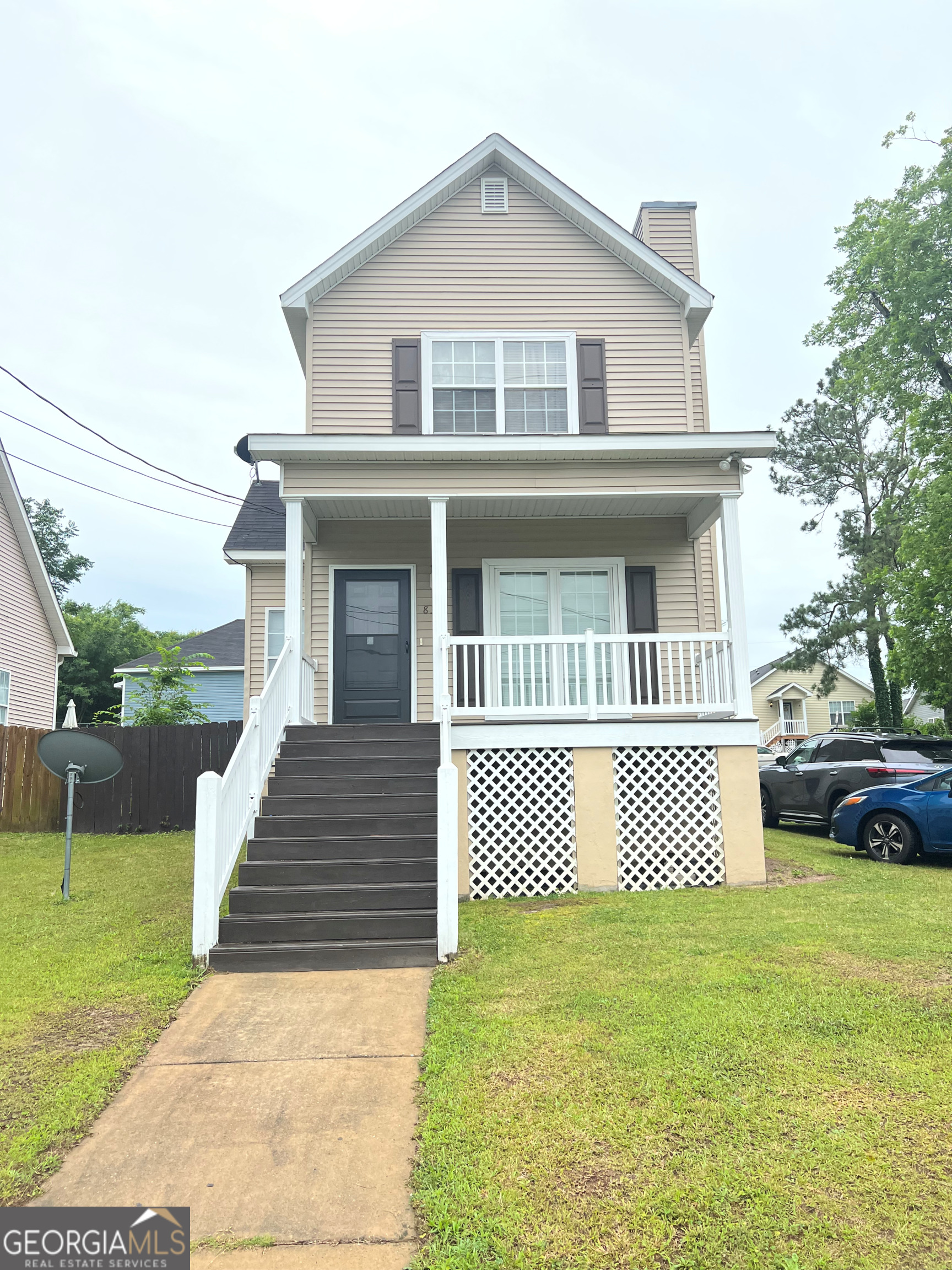 Gorgeous renovation for rent, with 3 bedrooms and 2 bathrooms which features, hard wood flooring throughout, living room area with a fireplace, eat in kitchen area, stainless steel appliances, master on the main, en suite bathroom with double sinks, and an upstairs laundry room. Home is located directly across the street from Mercer University. Must schedule an appointment for viewing with agent; contact agent for any additional details.