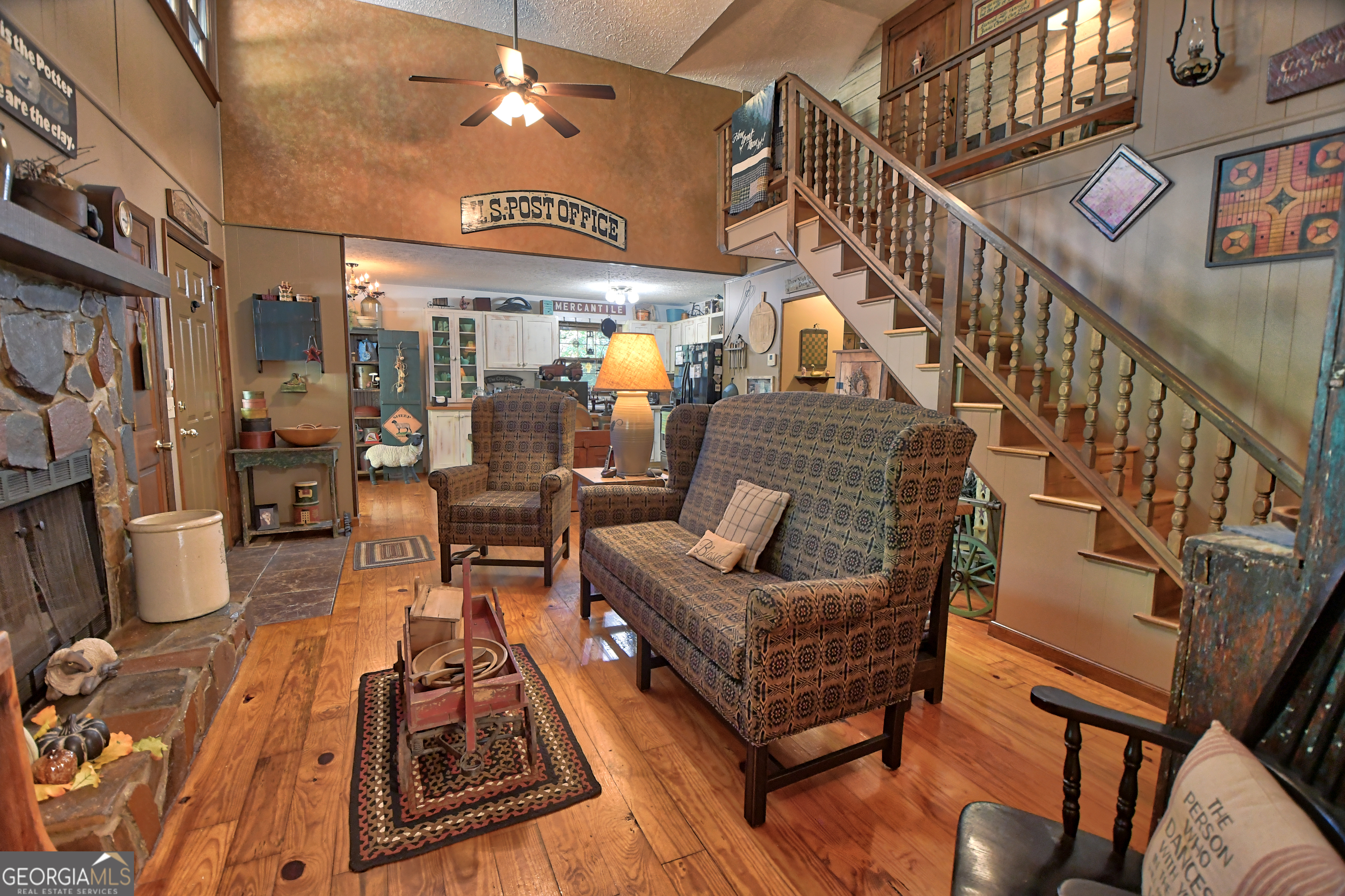 31 Creekside LN